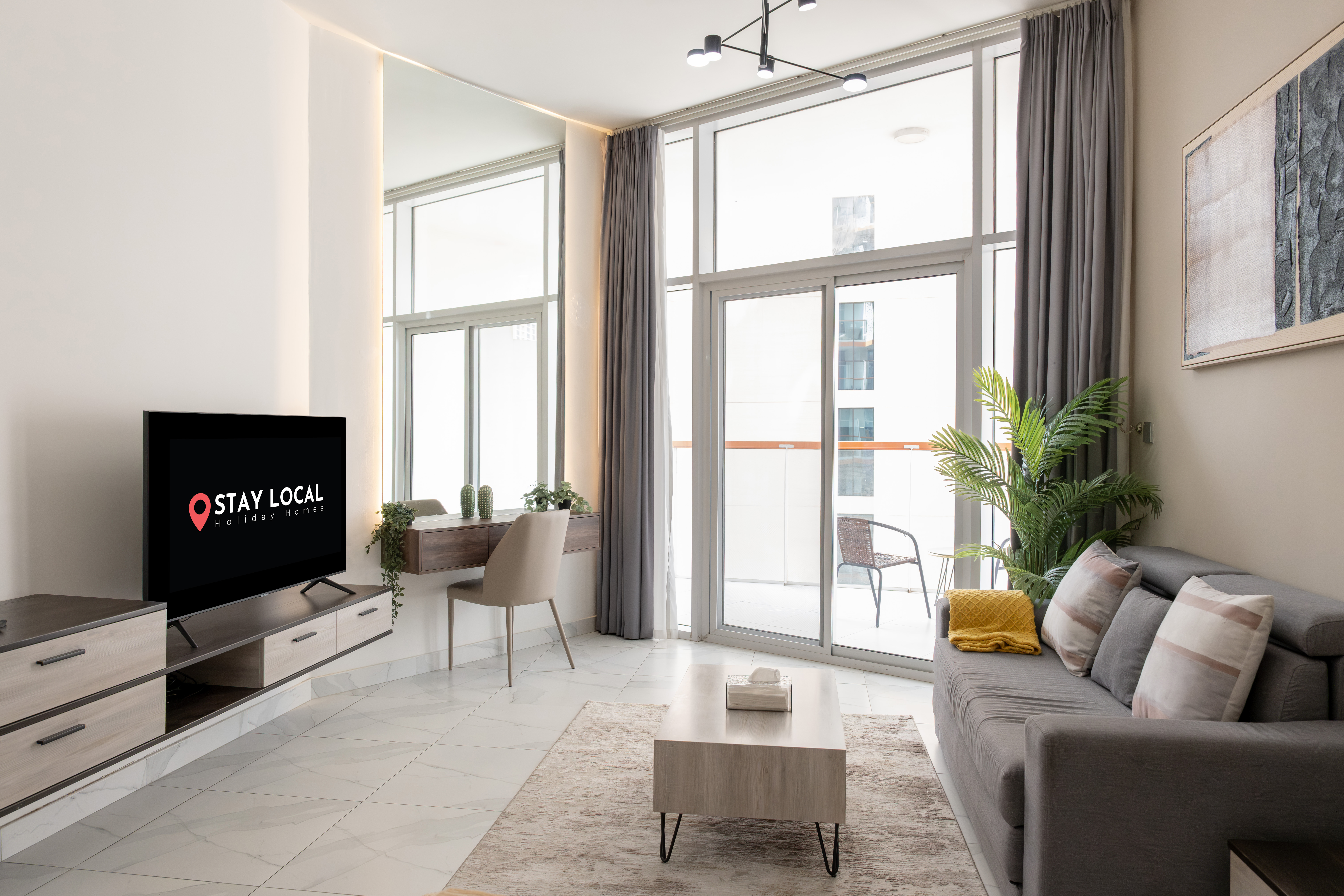 Studio Fully Furnished w/ Balcony | Pool & Gym | Central Downtown