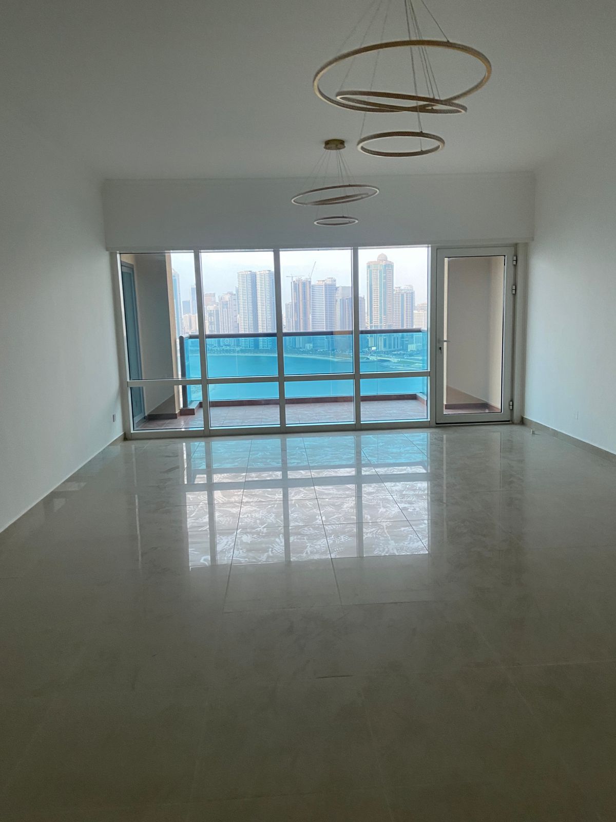 Luxurious sea view Very special apartment with upscale features: 3 bedrooms and a living room Maid's room 4 bathrooms Balcony with d