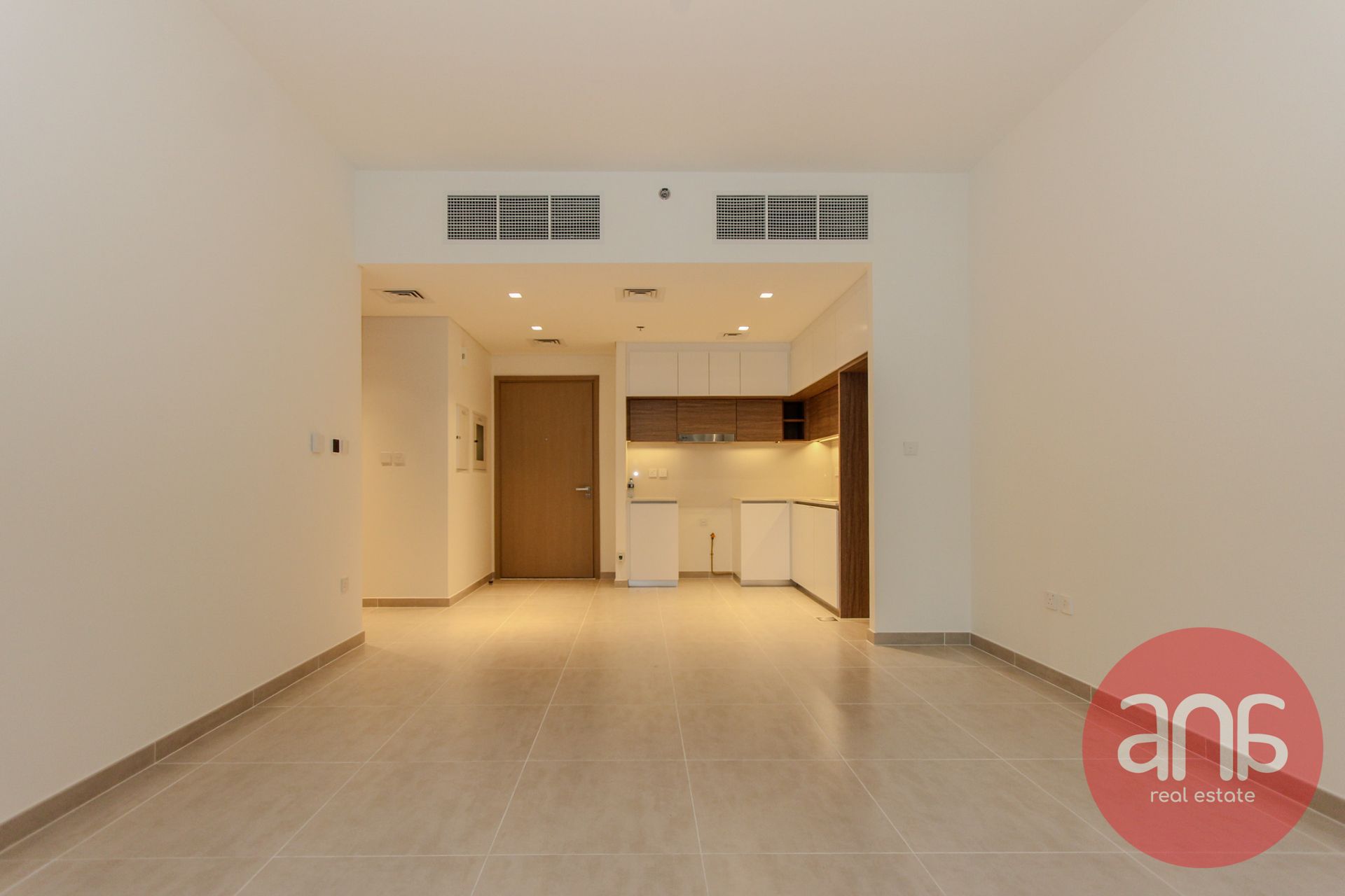 Prime Location | Chiller Free | Boulevard View