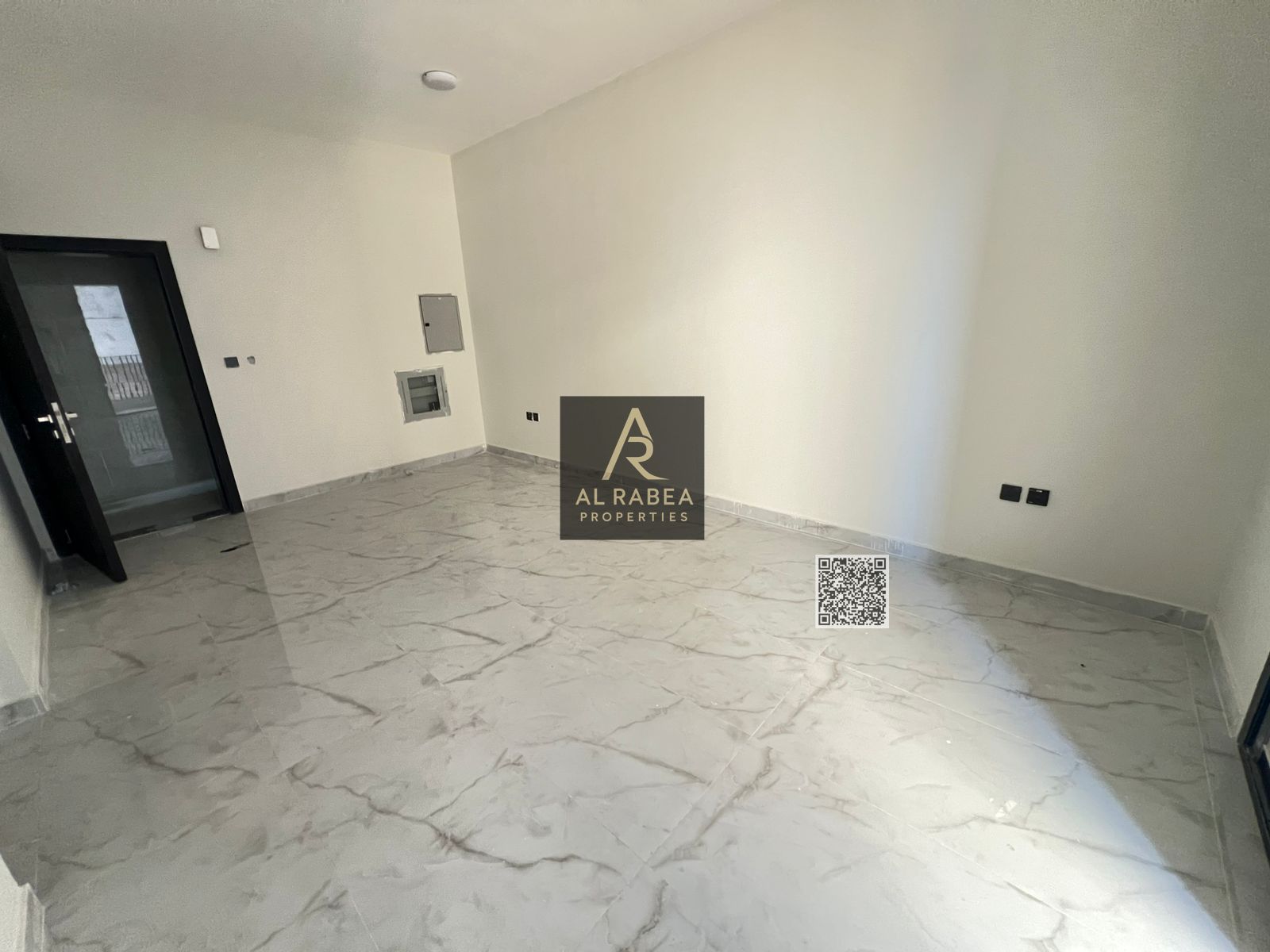 First resident building in Al-Jarf 3 - Strategic location on the main street