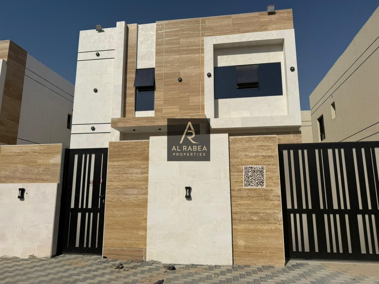 Townhouse for sale at a bargain price on Mohammed Bin Zayed Exit. Easy access to Dubai and the rest of the Emirates. Consists of 3 bedrooms, a master