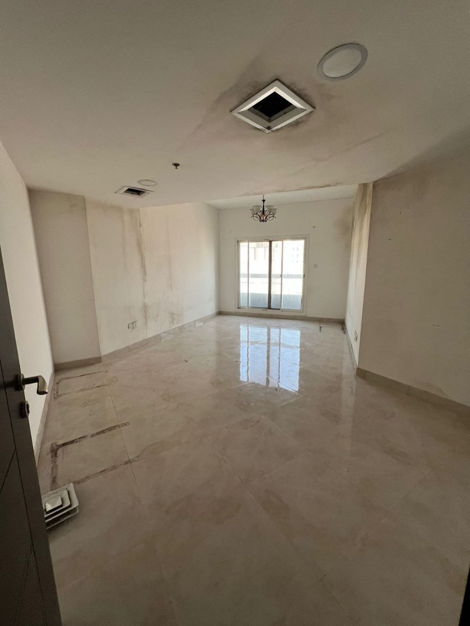 Limited-Time Offer – Last Unit Available A distinctive family apartment with excellent features
