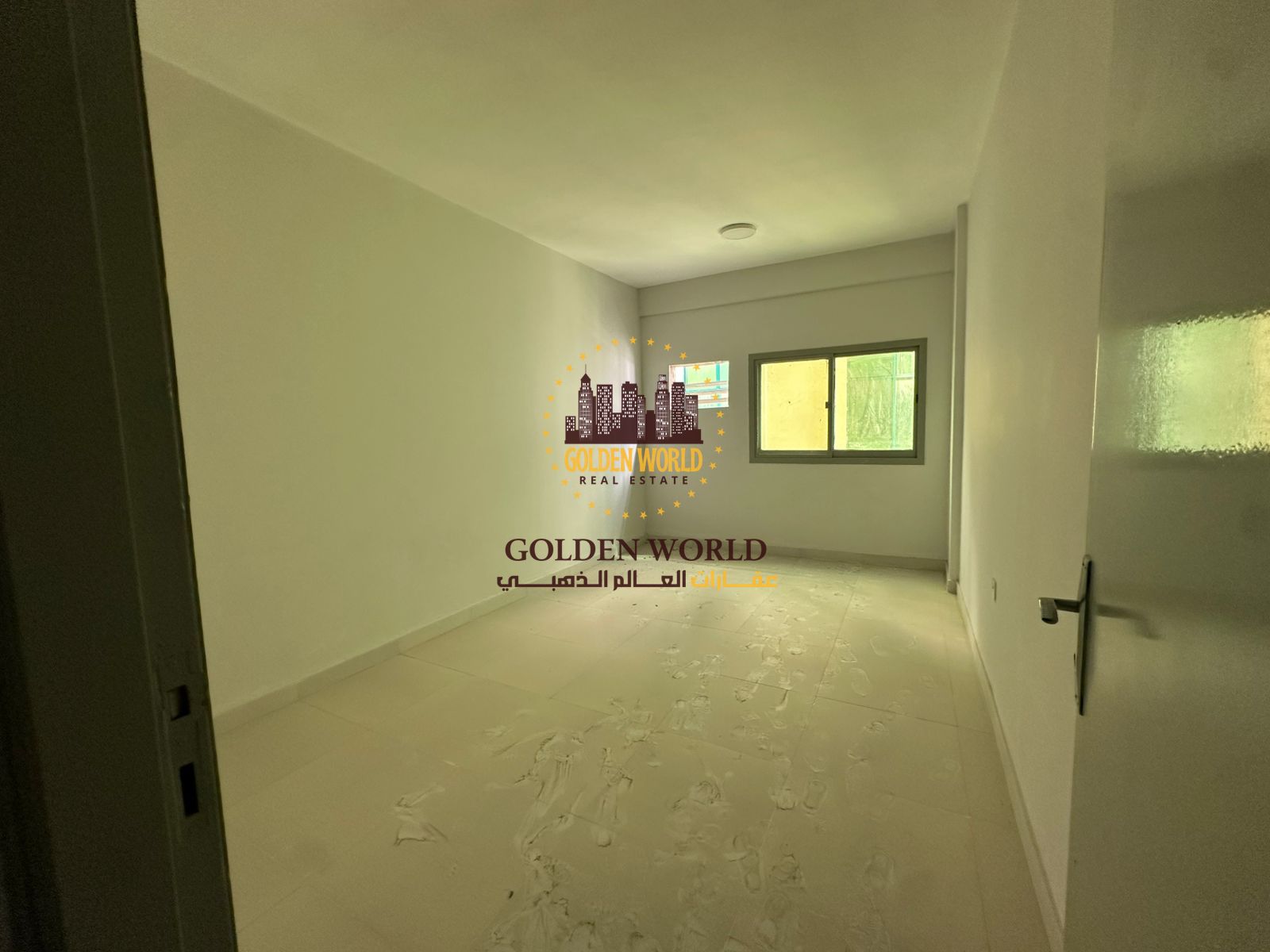 Large one-bedroom apartment with balcony, first occupancy after renovation, split AC, bright with good ventilation, prime location near all services.