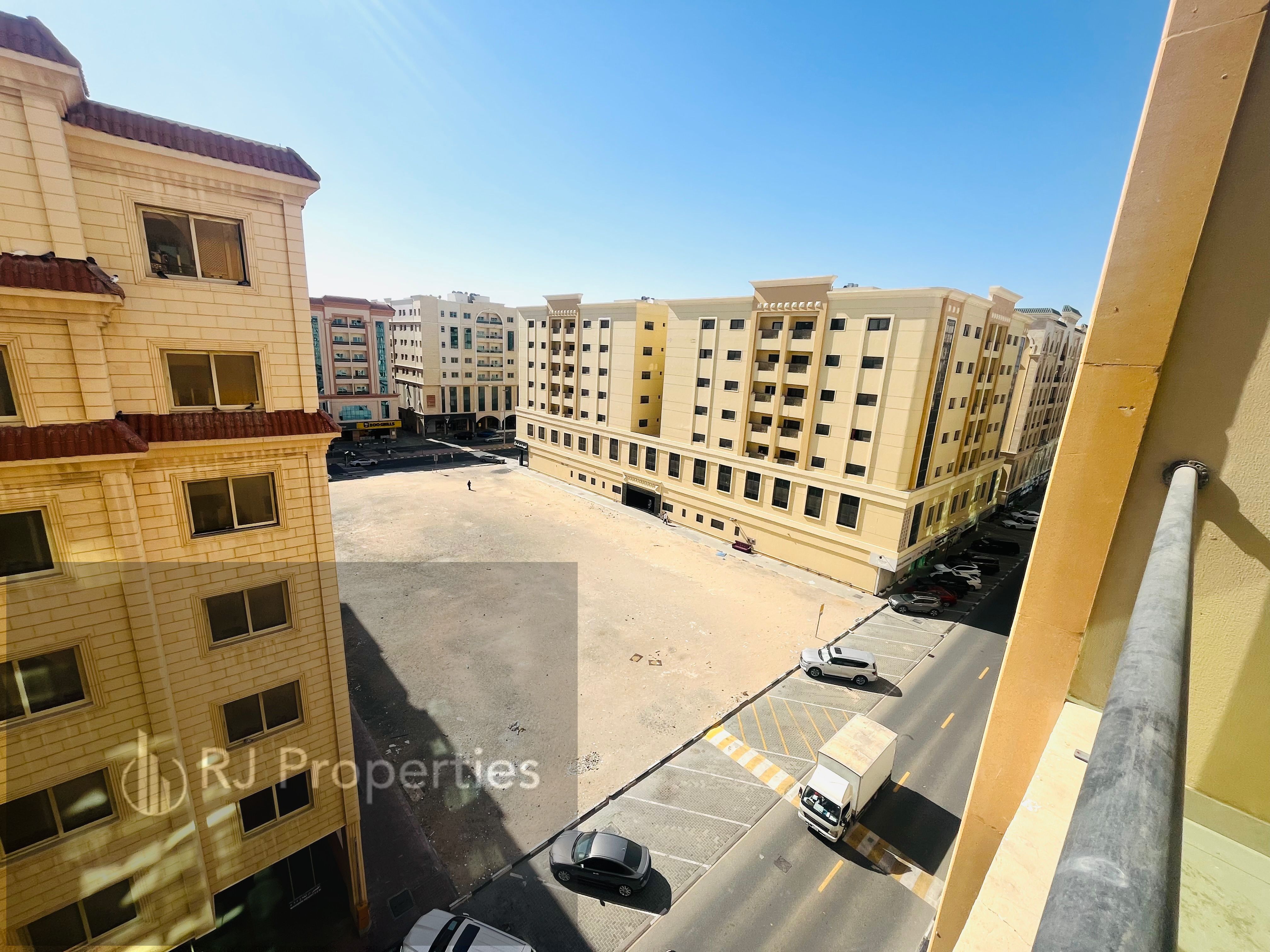 Close to park luxury and very spacious 2bhk with balcony+wardrobe and parking open view just 50k