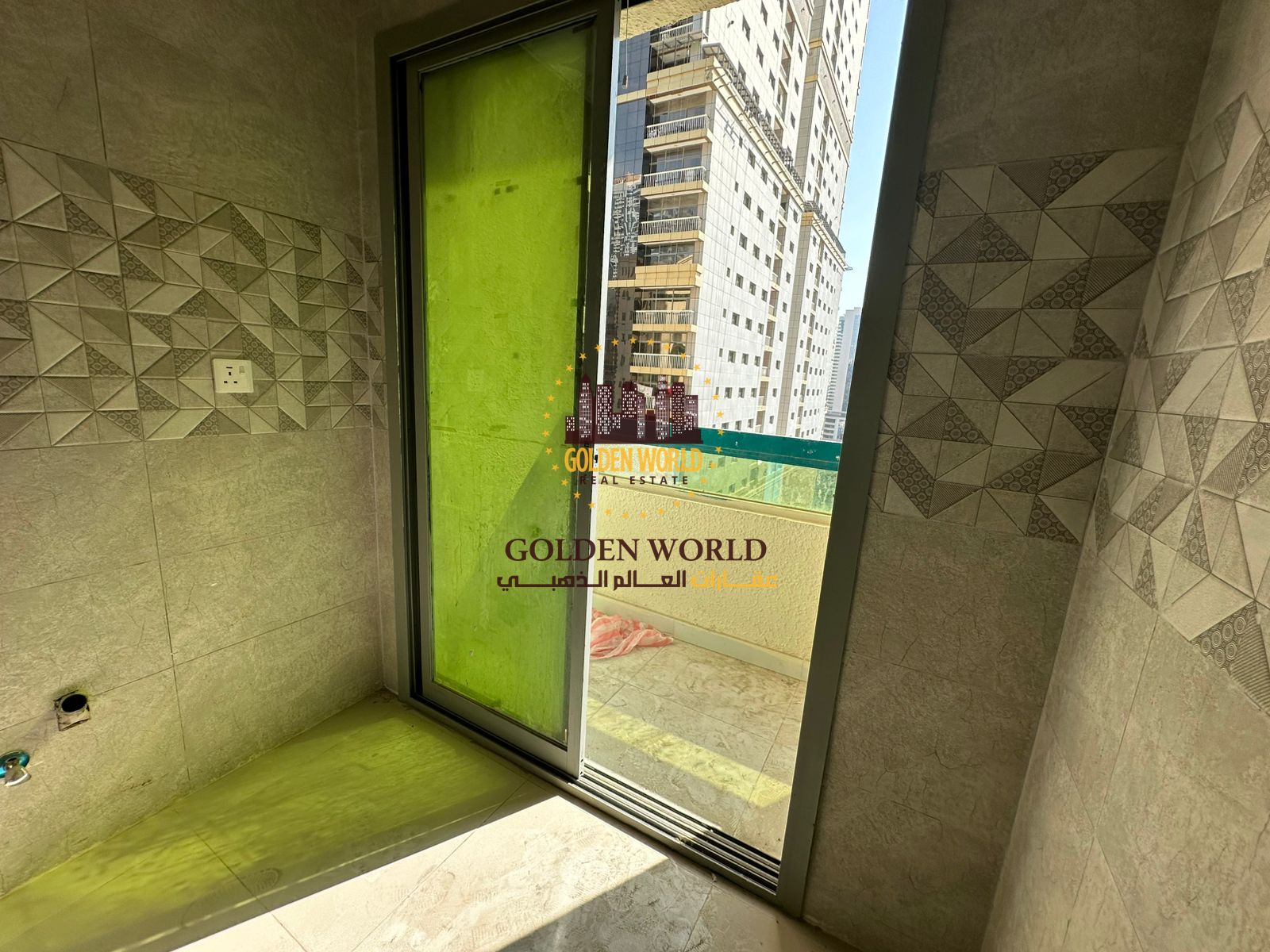 One Bedroom Apartment with Balcony, Small Layout, First Occupancy After Renovation, Strategic Location