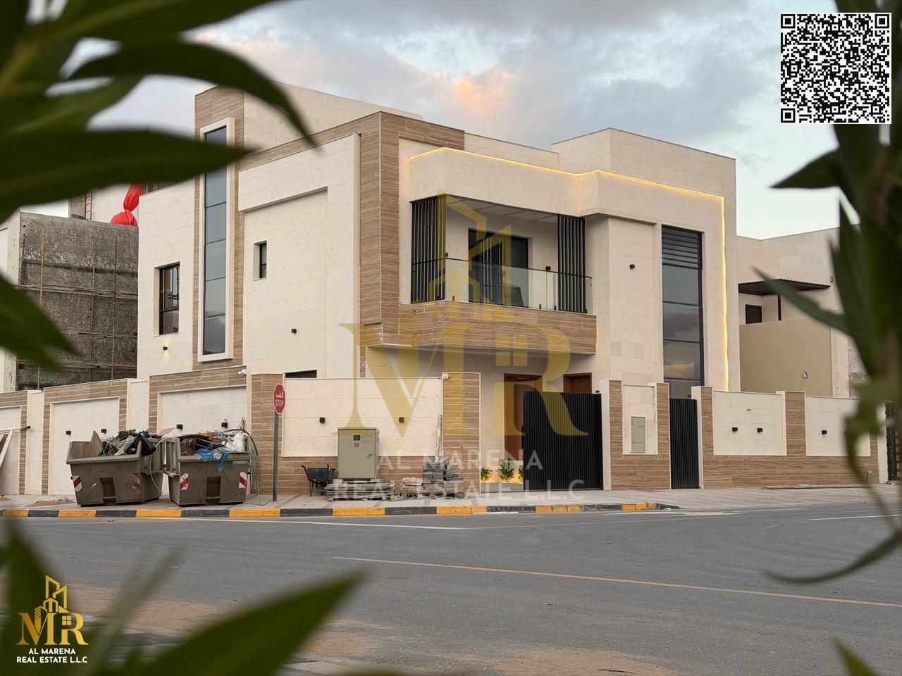 Corner villa in a prime Zahia location, modern design, 2 floors plus roof, 5 bedrooms, central AC, close to services and main roads.
