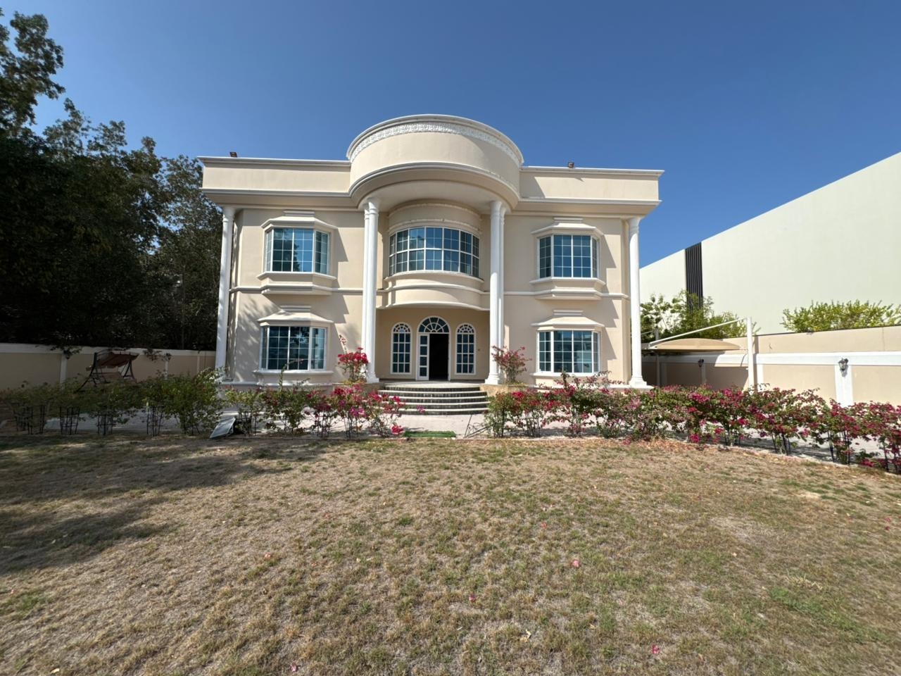 Luxury 5-BR Villa for rent in um Al Shif