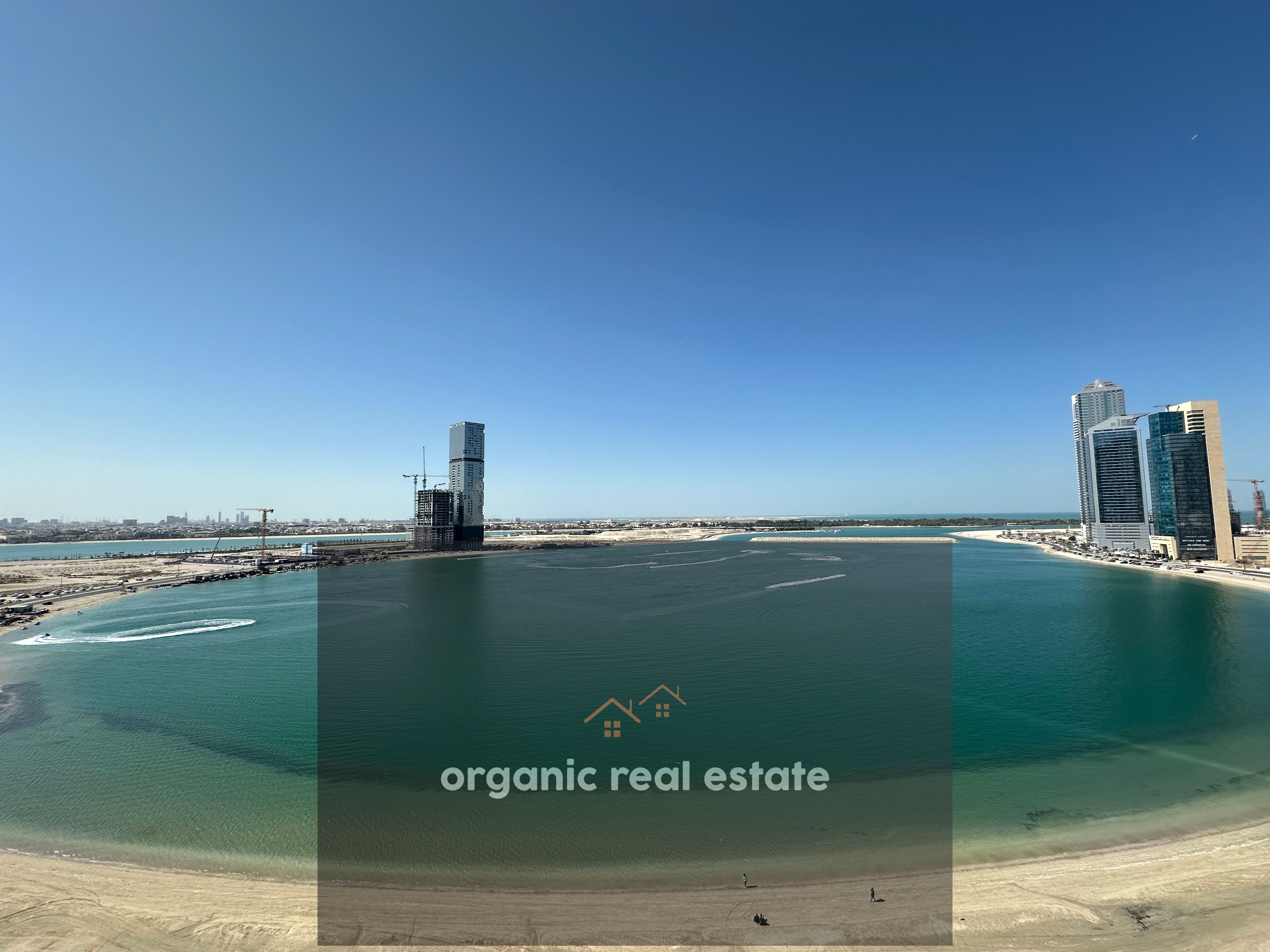 Luxury 5bedroom both master room gym + pool + parking