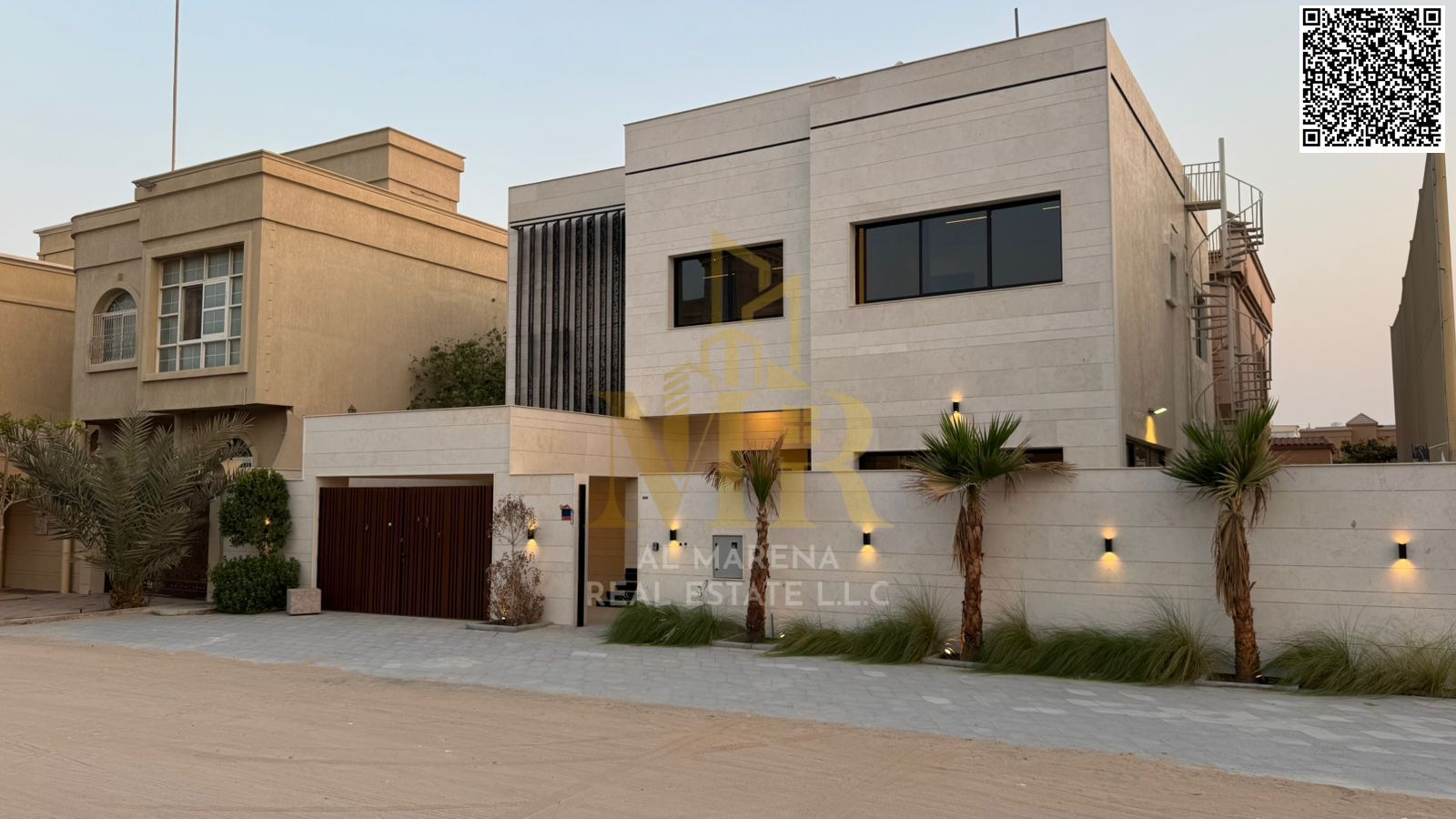 Villa behind Al-Hamidiyah Police Station and near the mosque, 5 master bedrooms with a private pool, prime location, price includes electricity and wa