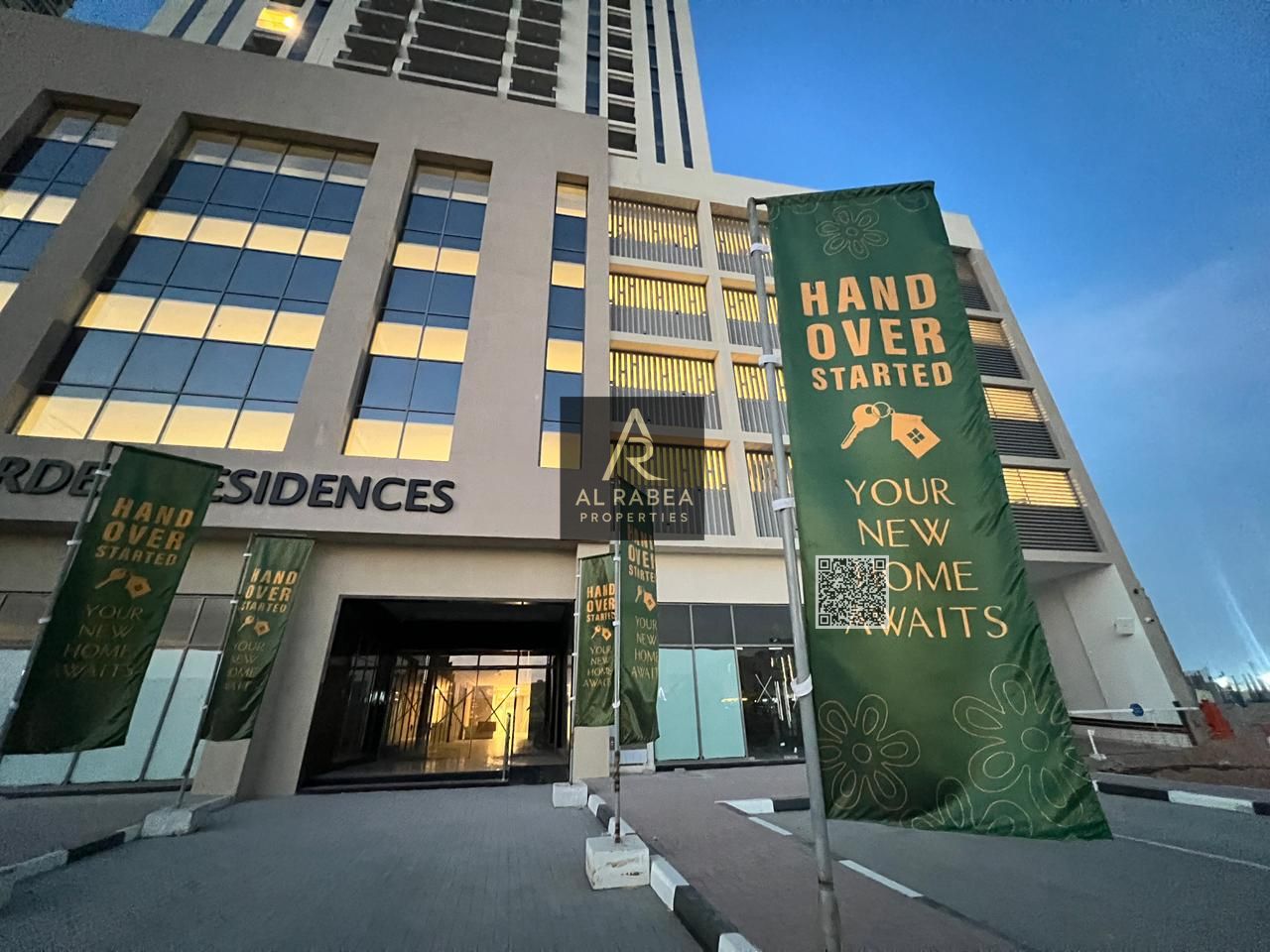 Gym, swimming pool, parking, garden, built-in wardrobes, strategic location close to all services