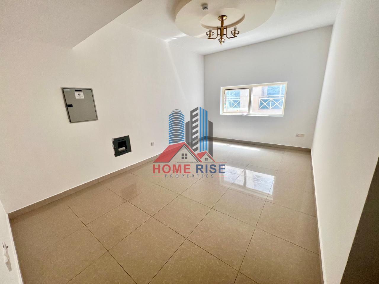 Lavish 1bhk Opposite to City centre Close to Bonanza Market Like brand new building Free Parking Attractive Entrance Two Bathroom Close Kitchen