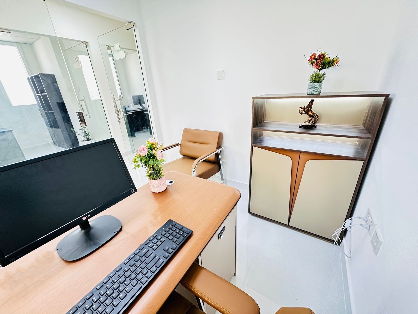 OFFICE FOR FREEZONE COMPANY|FREE SERVICES INCLUDED|FULLY FURNISHED OFFICE FOR RENT|
