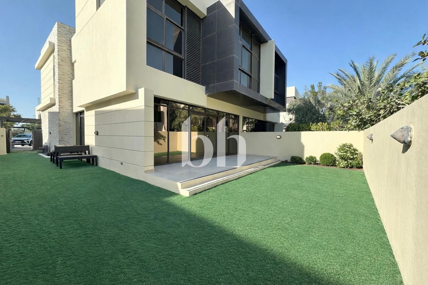 Single row | Furnished | Great location | Spacious