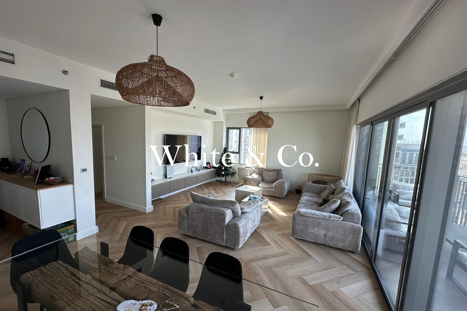 Bright and Airy | Vacant Now | Prime Spot