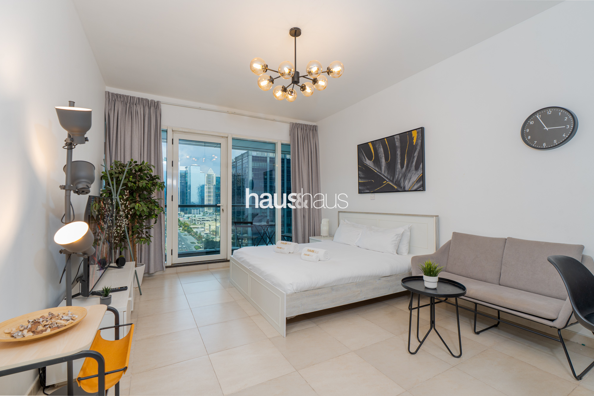 Spacious Studio | Beautiful Neighbourhood