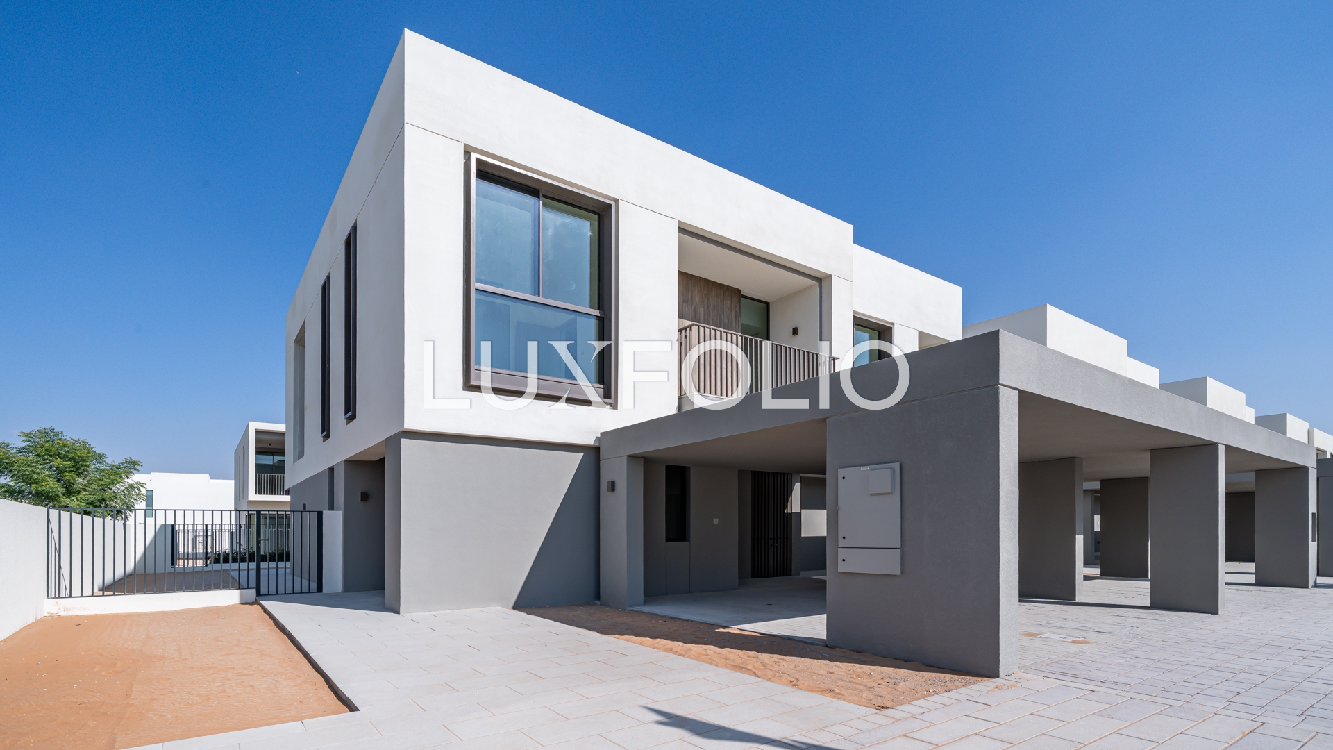 Huge Plot | Ready to Move | Corner Unit