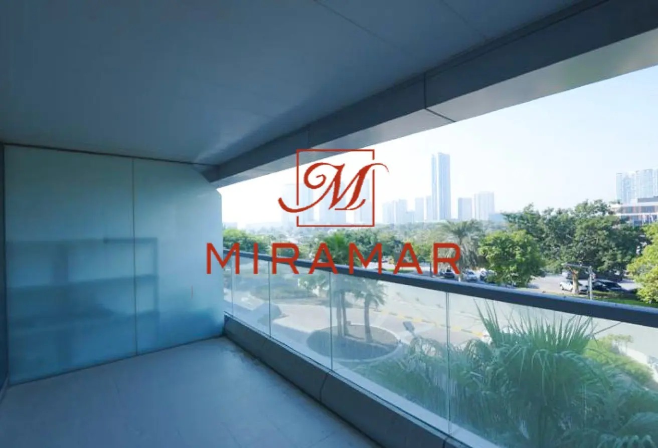 Spacious Unit Prime Location Huge Balcony