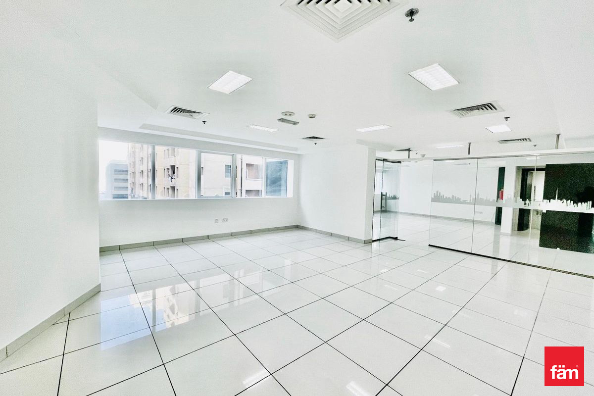 Fitted And Partitioned | Chiller Free | 2 Parkings