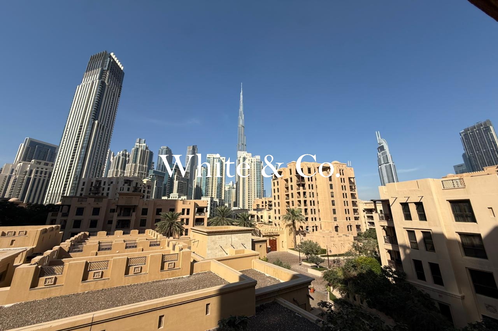 Burj Khalifa View | Modern | Spacious
