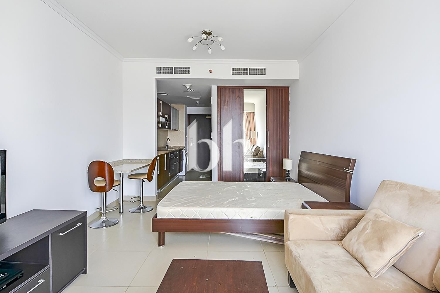 Spacious Studio Furnished Ready to Move