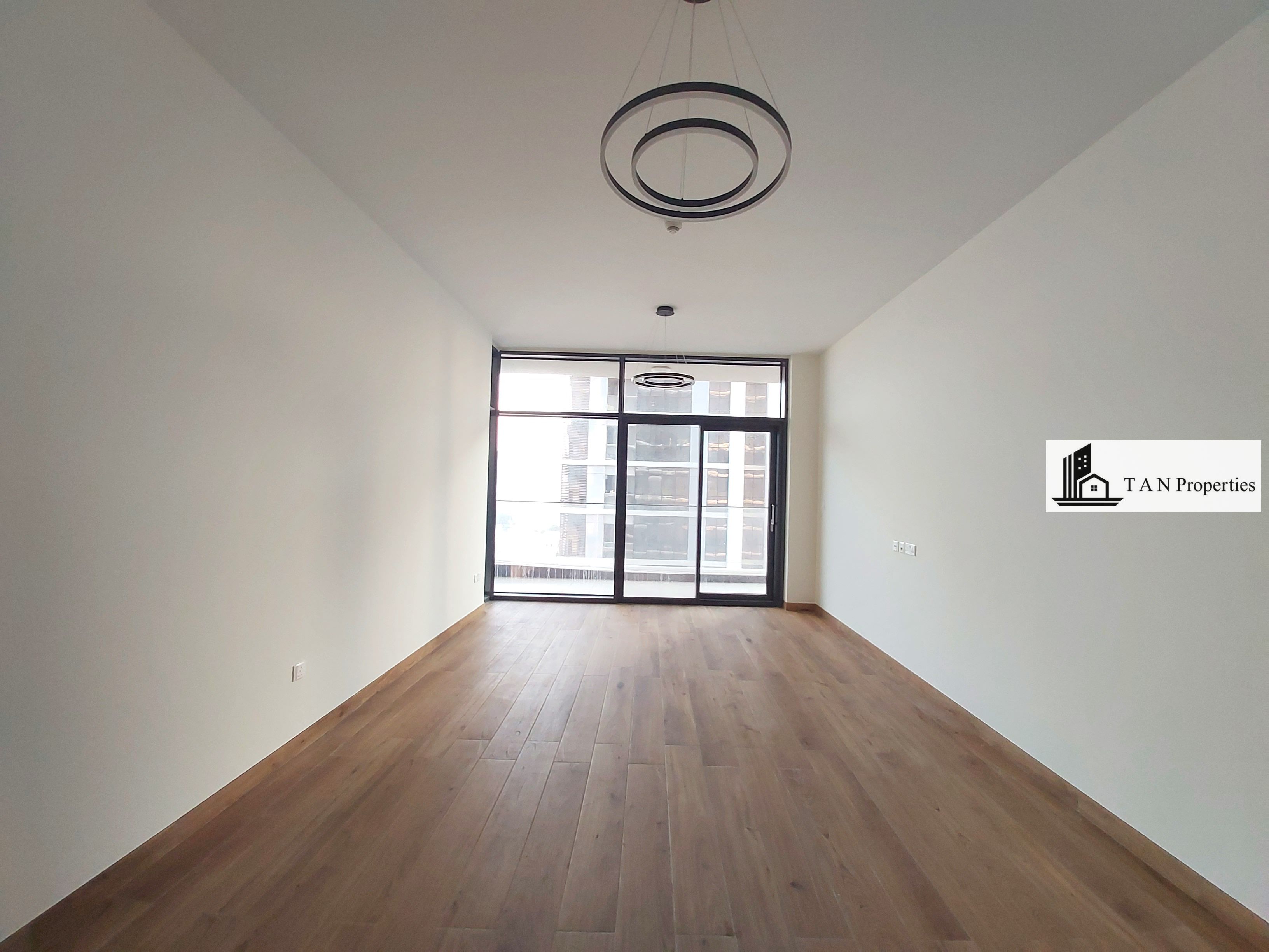 MODREN DESIGN | SKYLINE VIEW | NEARBY METRO