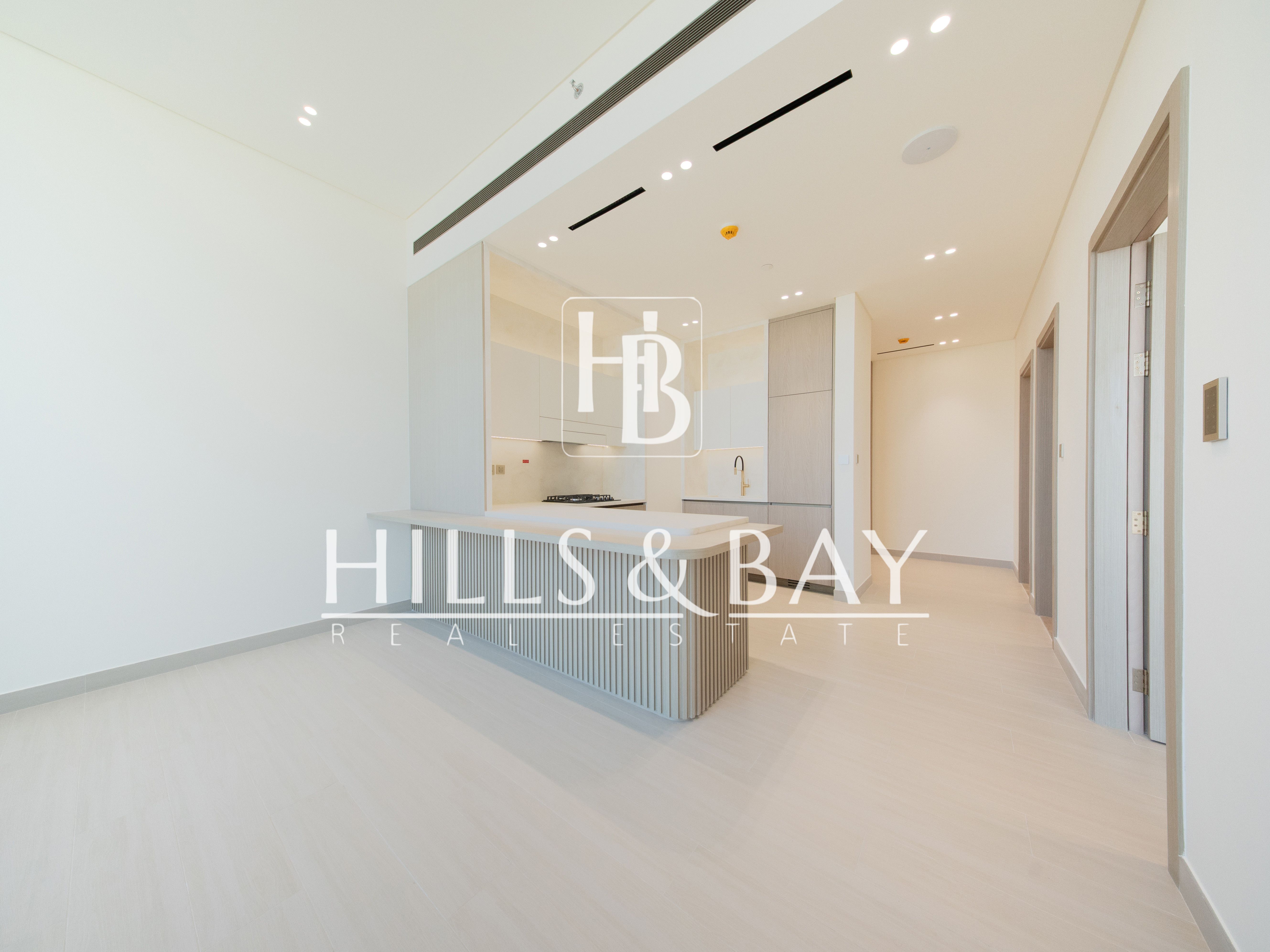 High Floor 1BR+Study |Burj & Skyline View| Jacuzzi