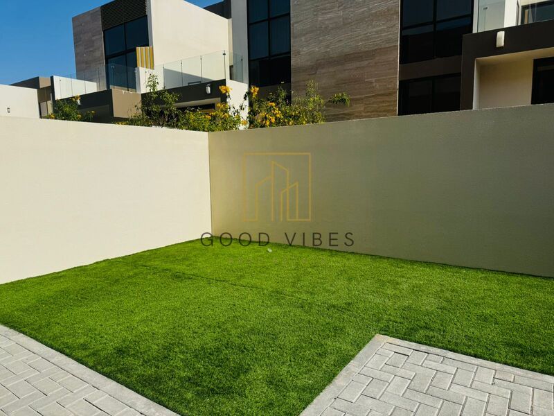 VACANT | SPACIOUS 3 BEDROOM ENSUITE + MAIDS