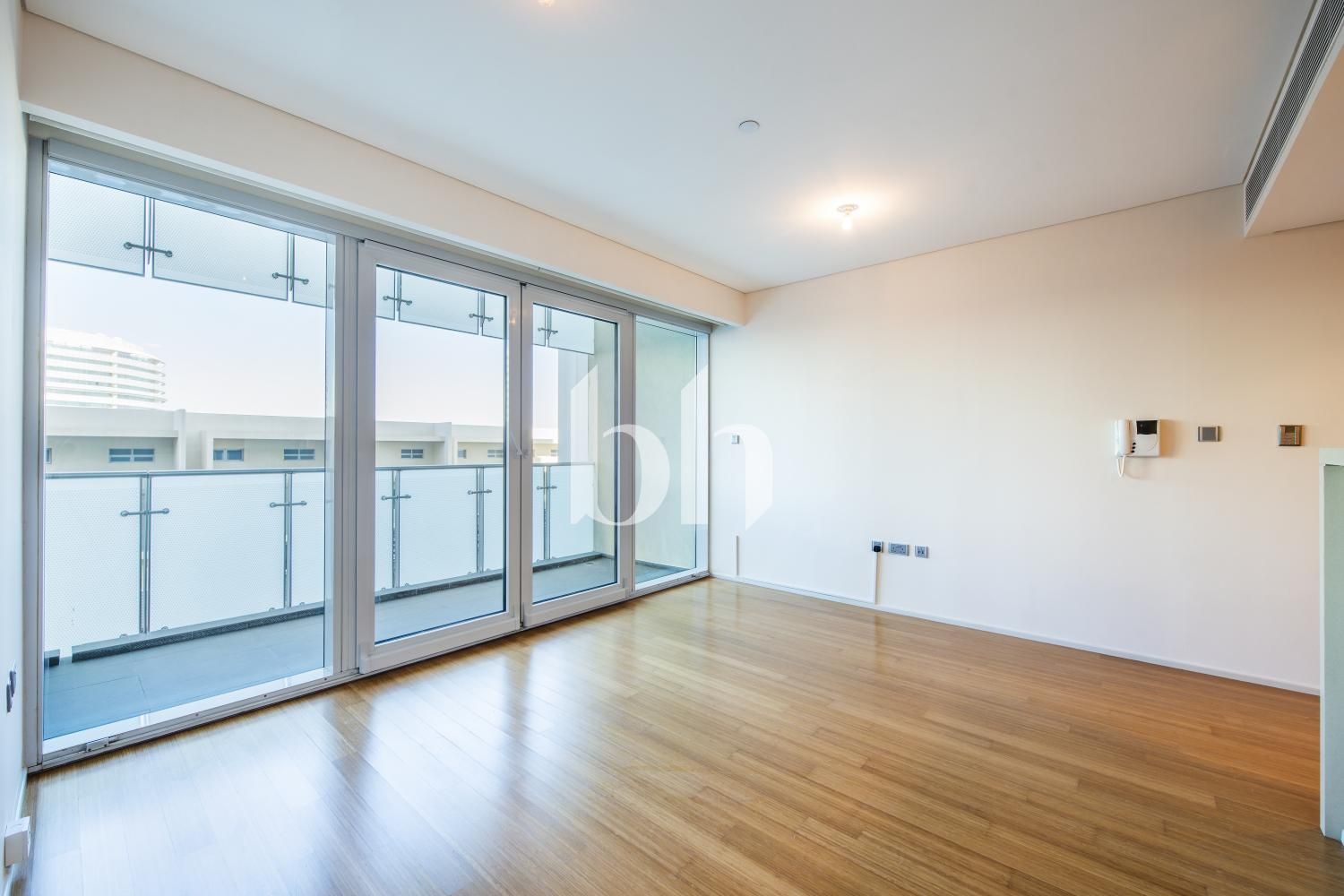 Vacant | Spacious Layout | Beach Access