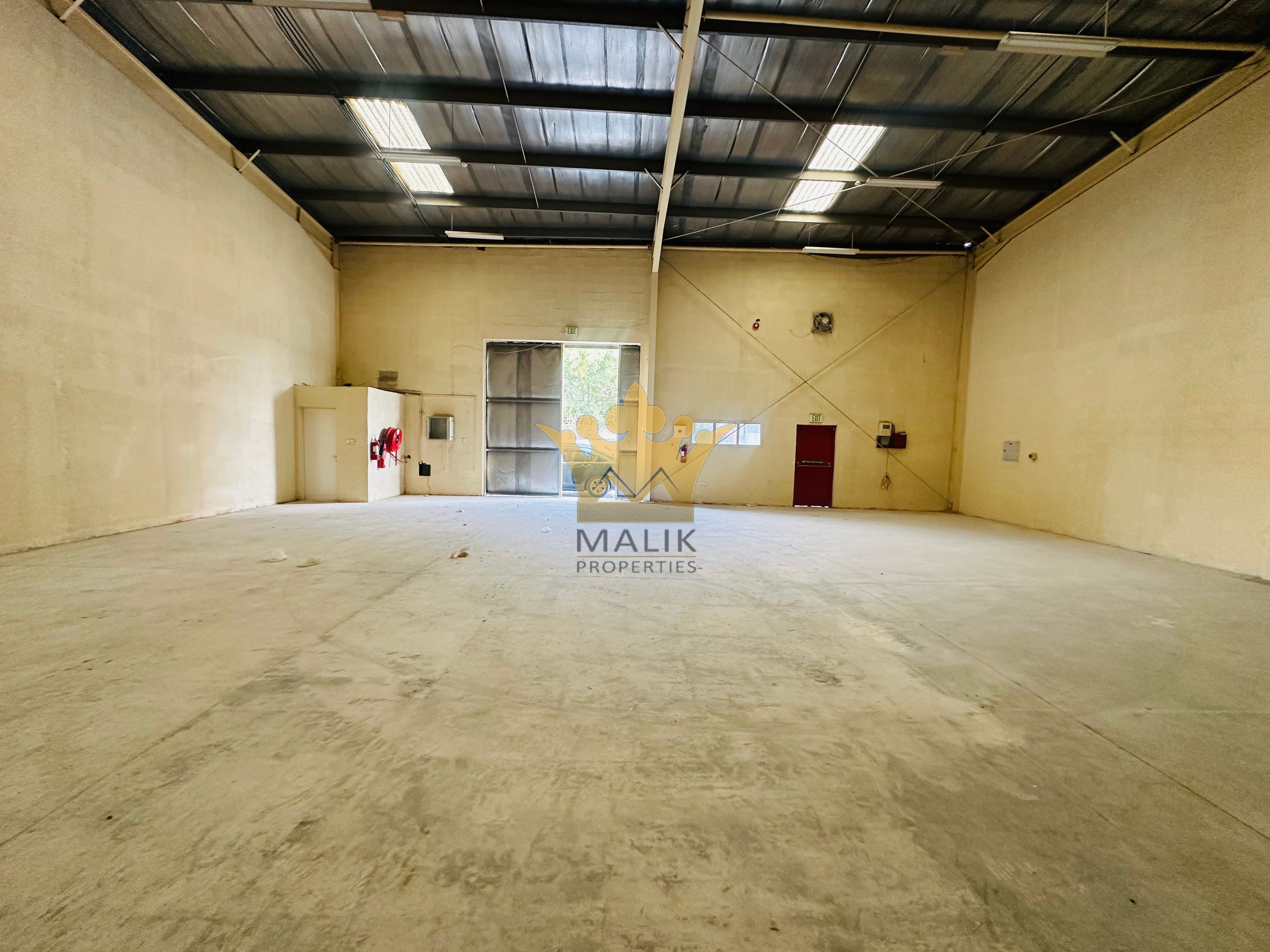 2600 Sqft Warehouse With Attached Bathroom In DIP 2
