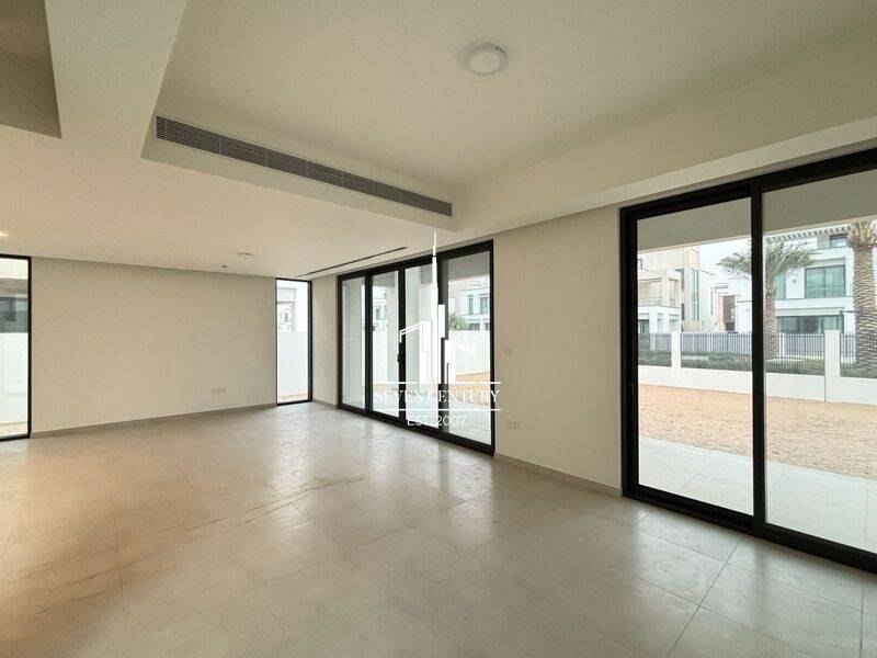 Spacious Corner Villa | Living in Prime Location