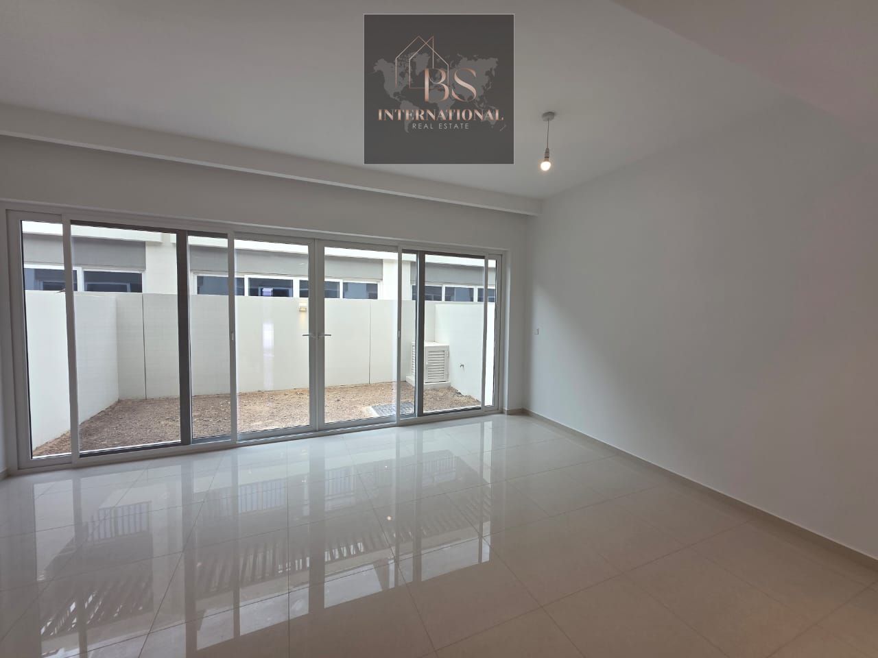 PRIME LOCATION || VIBRANT AREA