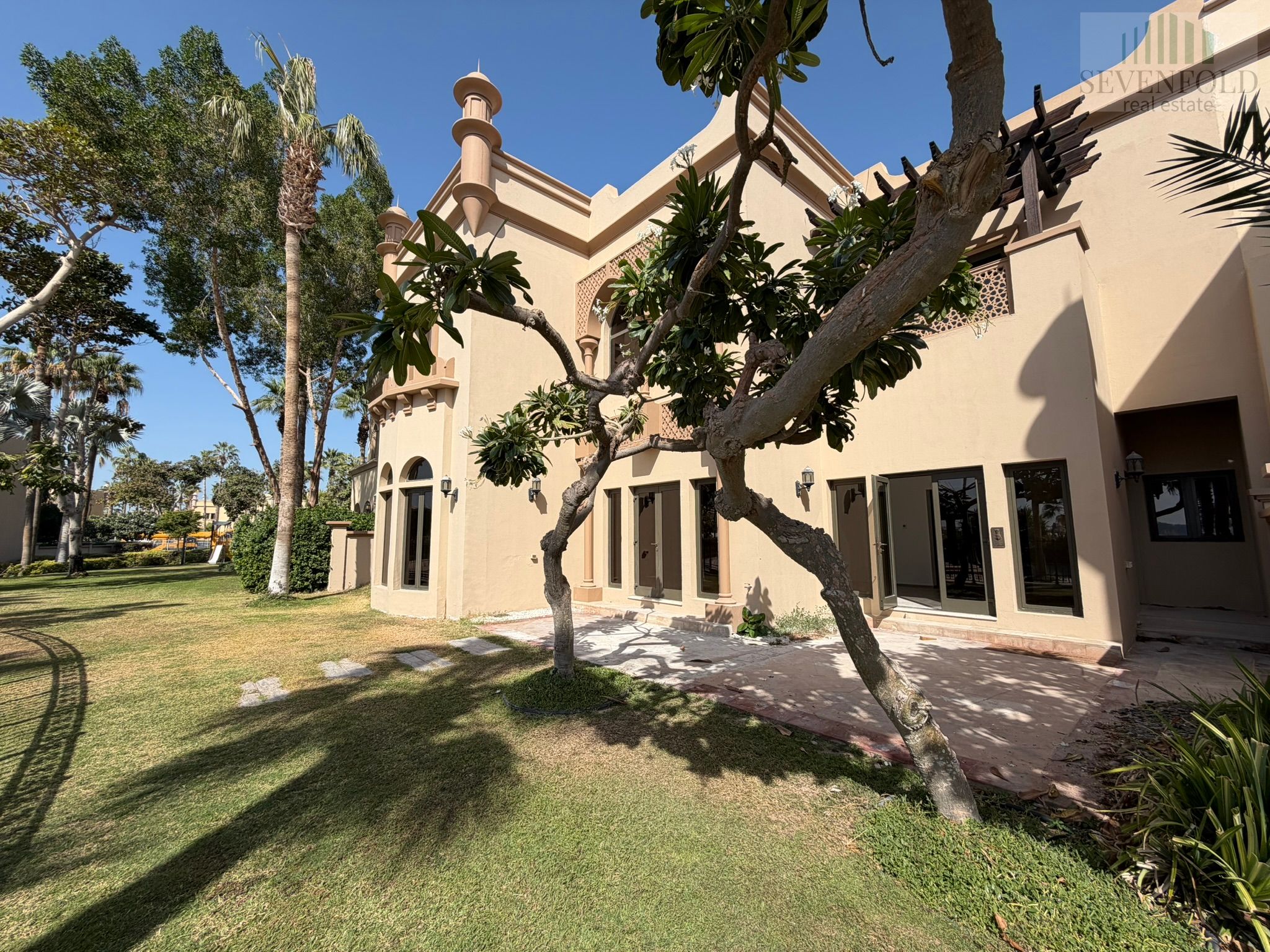 4BR Canal Cove Villa | Beach Access | Palm Jumeirah