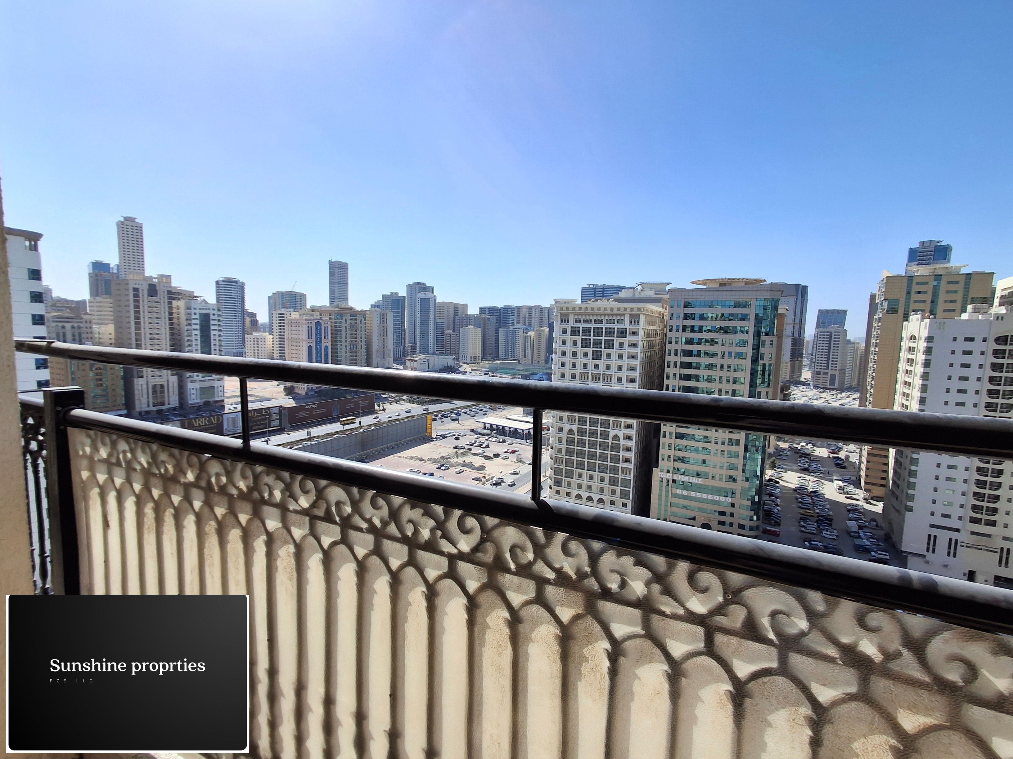 Stylish 3Bhk With 2 Balconies Free Covered Parking