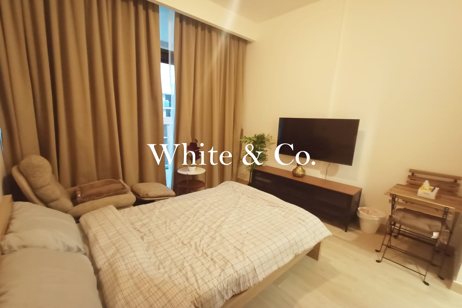 Furnished high floor| Chiller free | vacant
