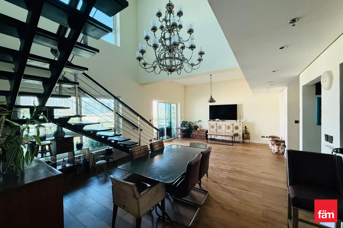 Stunning Duplex With Spectacular View On The Lake