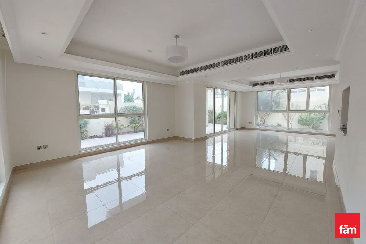Spacious Villa With Nearby School & Amenities