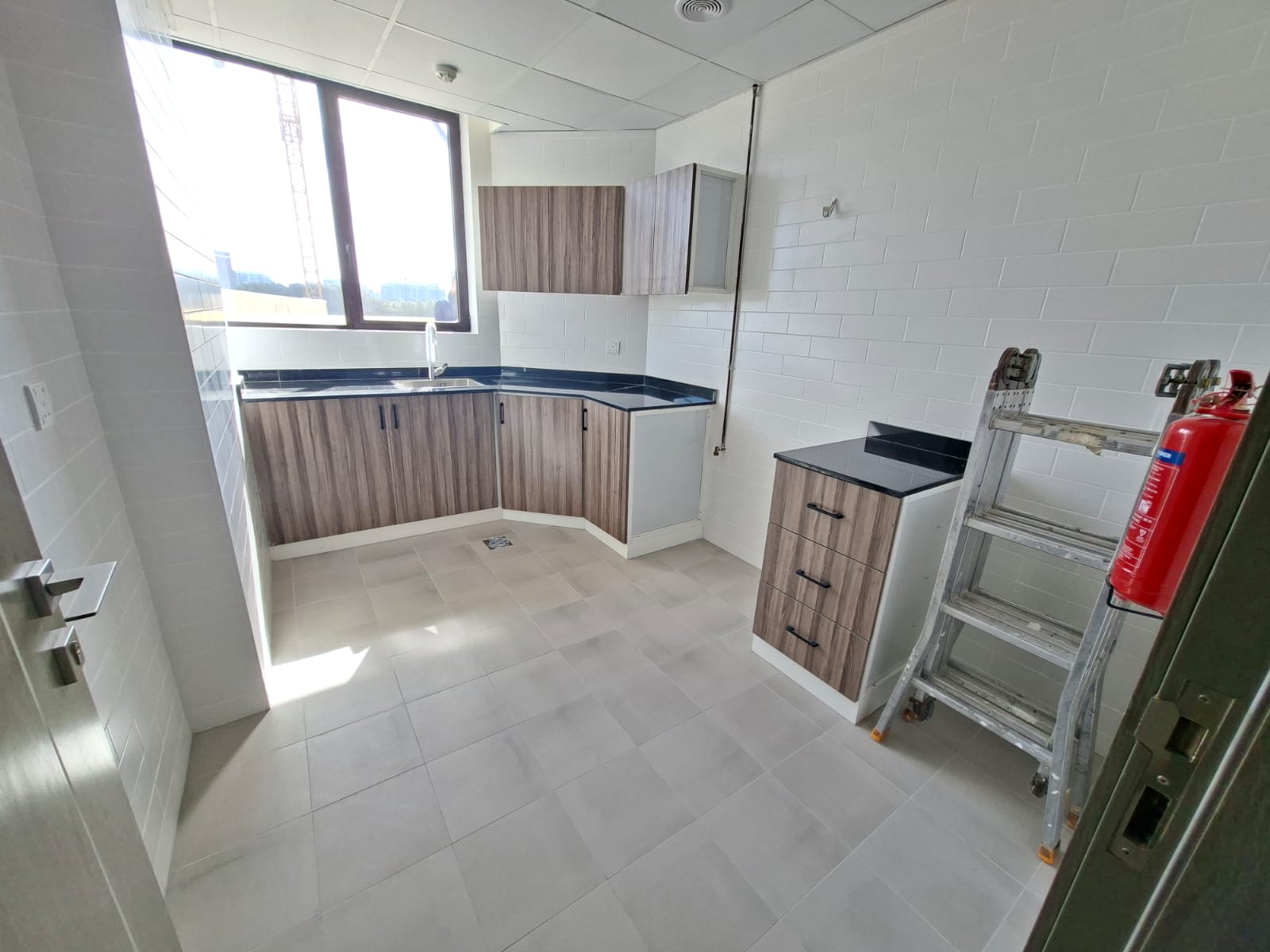 Lxury and brand new apartment with balcony with master room waldrop open view prime location good price