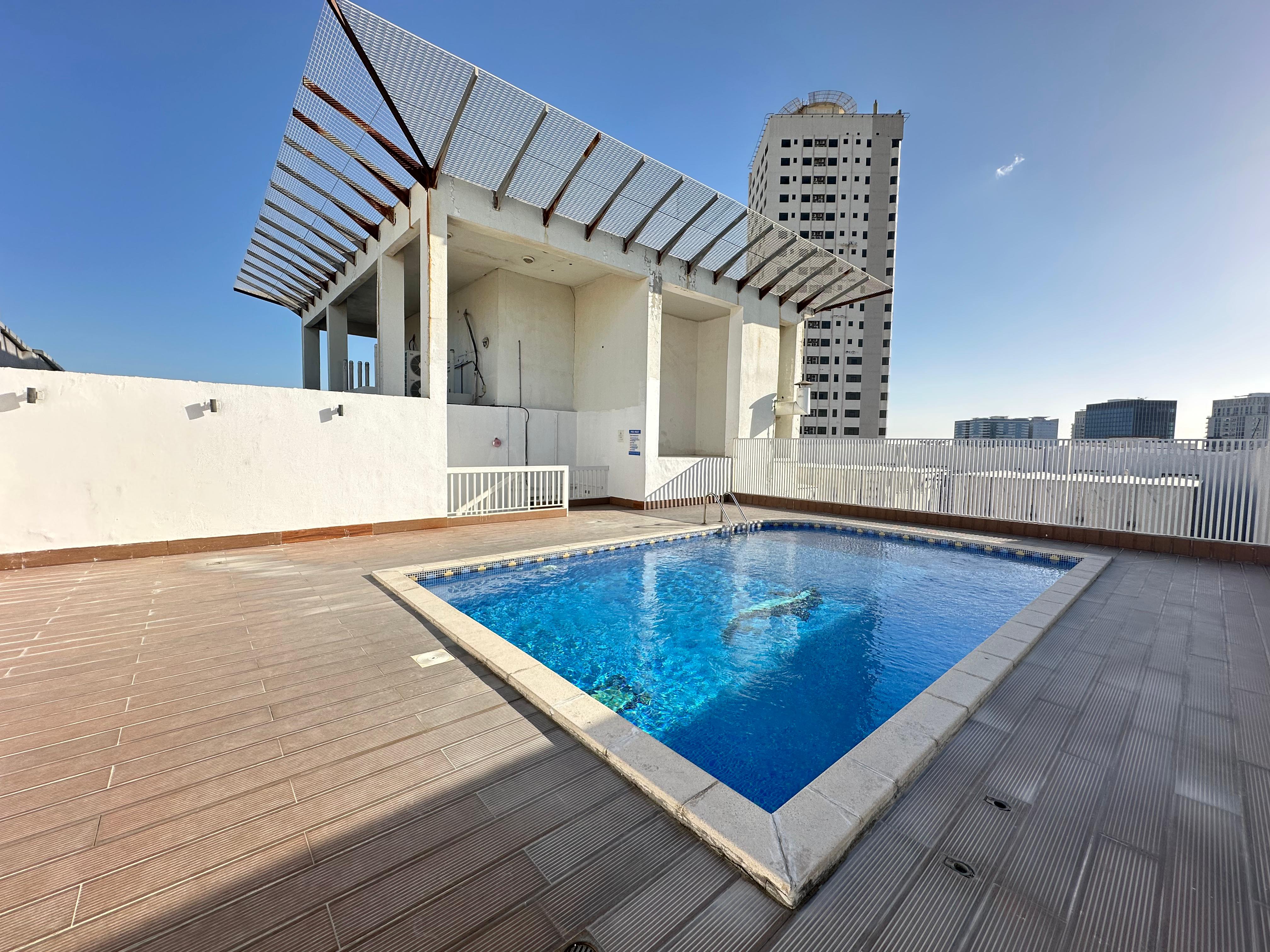 Parking Free,,Gym/Pool Free 2BHK 3Washrooms 6Cheques Just In 50K Just Call Me