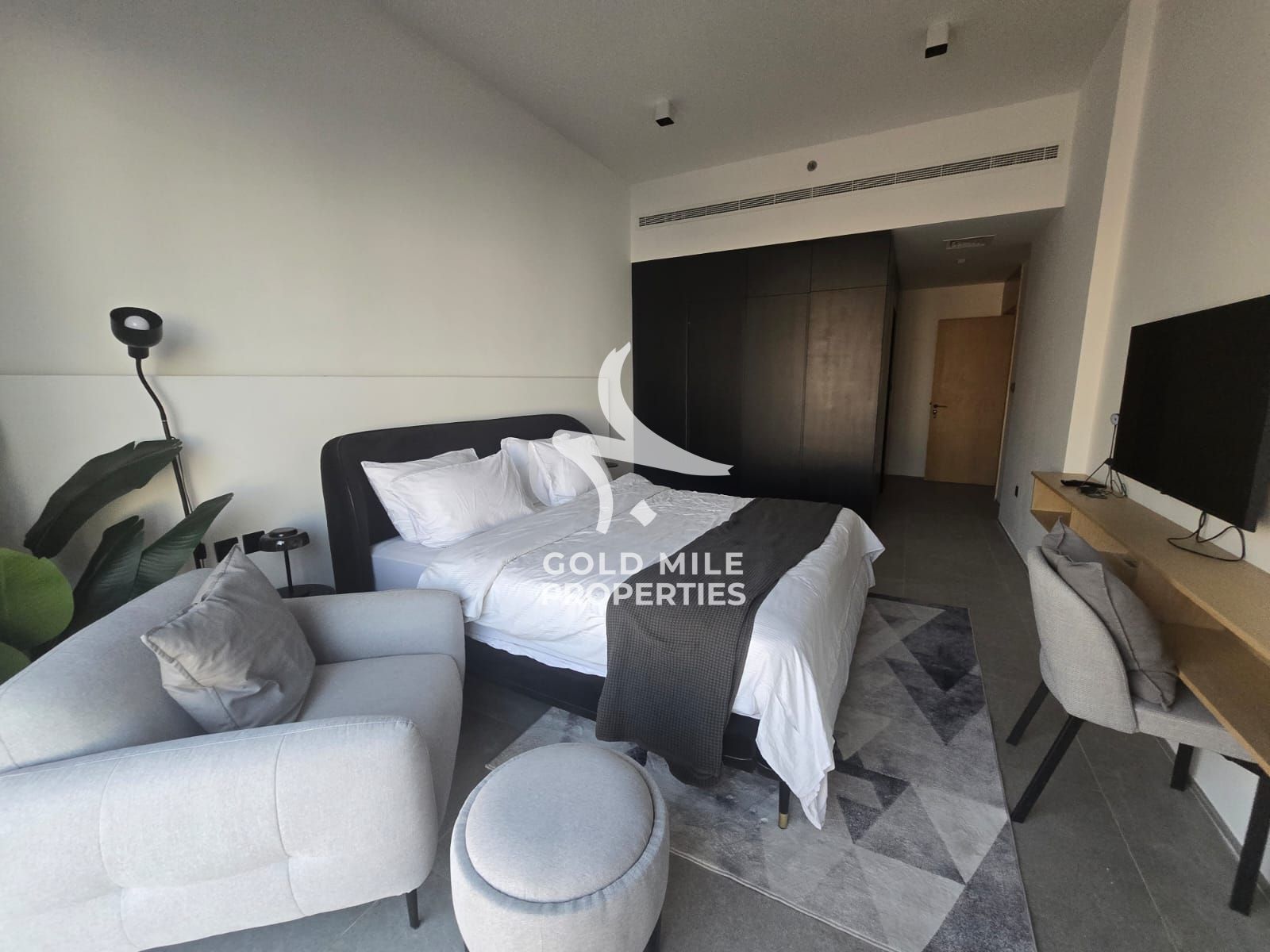 FULLY FURNISHED - ELEGANT 2 BHK - SPACIOUS LAYOUT - PRIME LOCATION