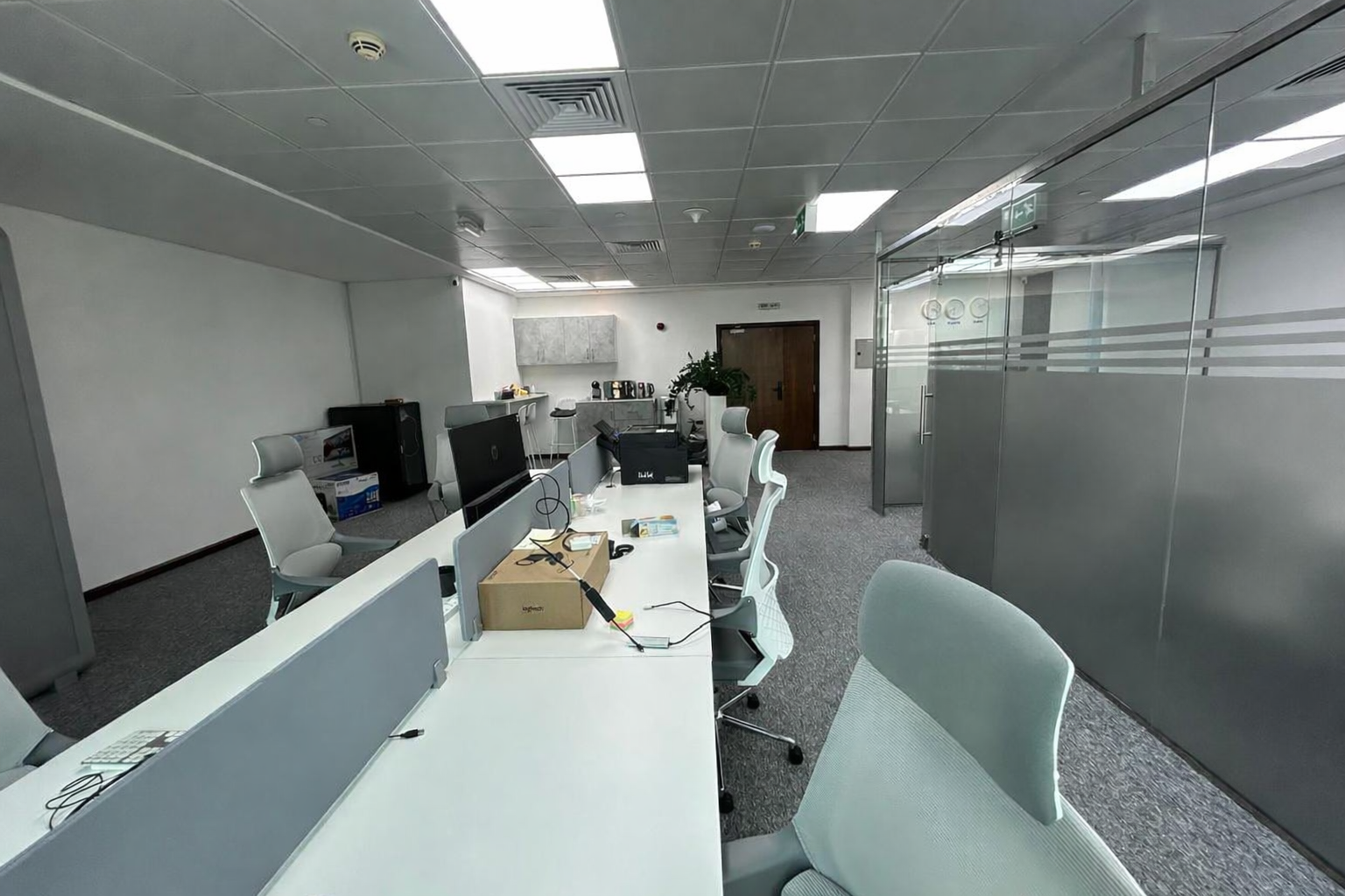 Ideal usage of space ,work stations , conference room, private booth in DIFC