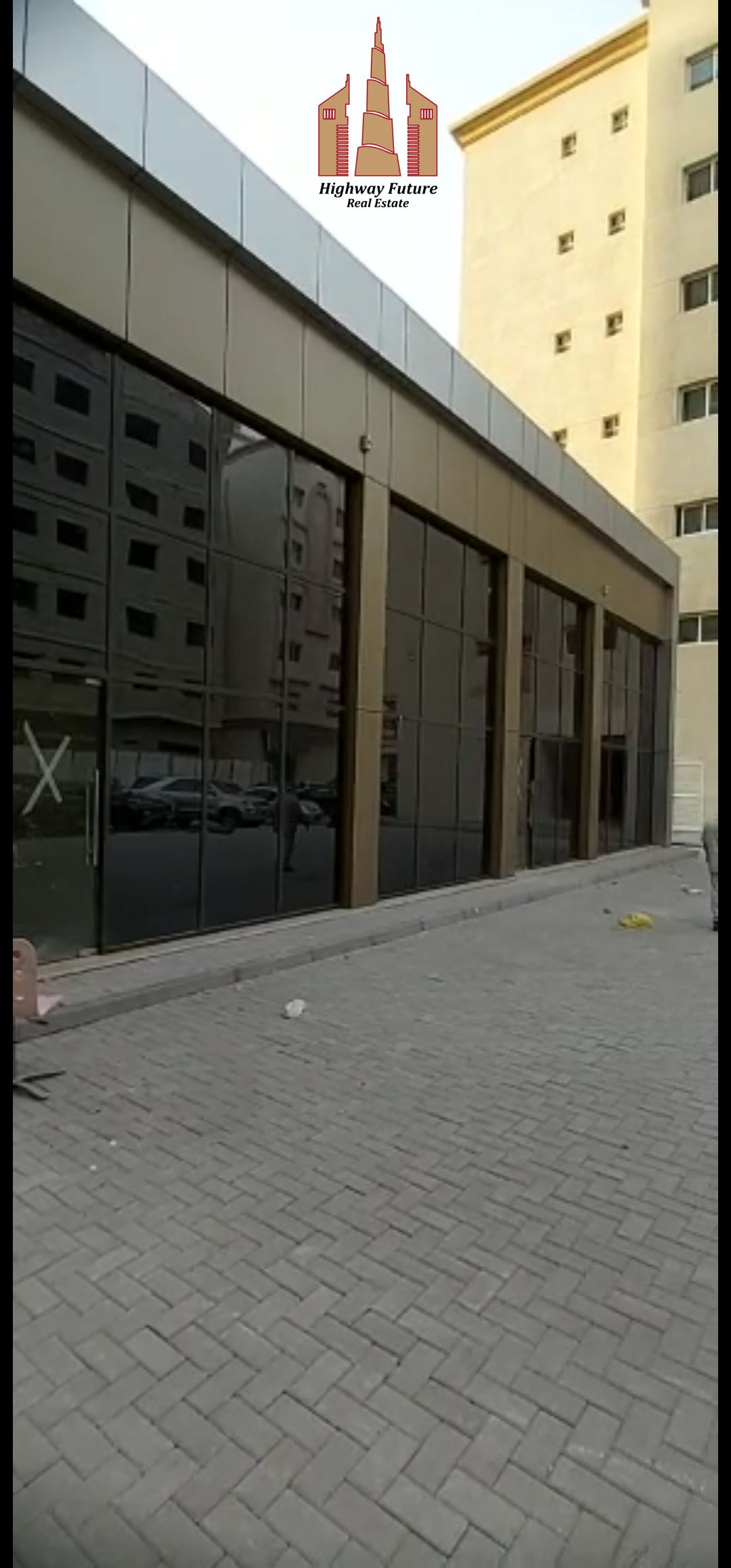 Showroom on the Main road 5000 sqft 8 free parking washroom new showroom and 3 shop