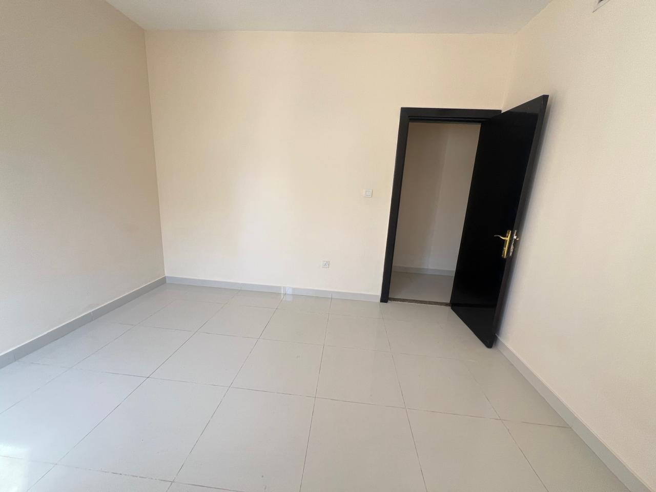 Lavish 1bhk good building near muwailah bus stop rent in 33k