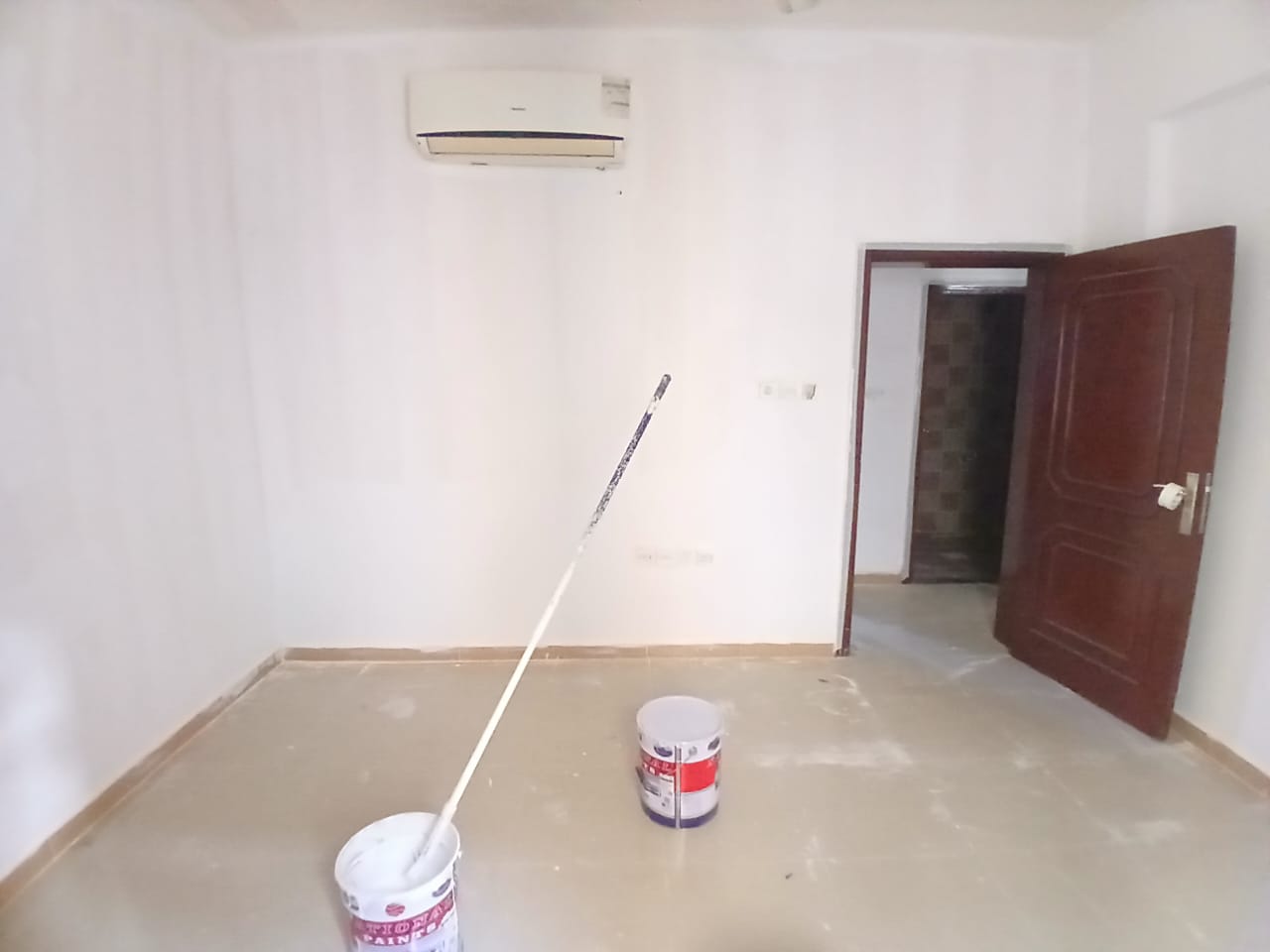 Lavish 1bhk good building near muwailah bus stop rent 30k