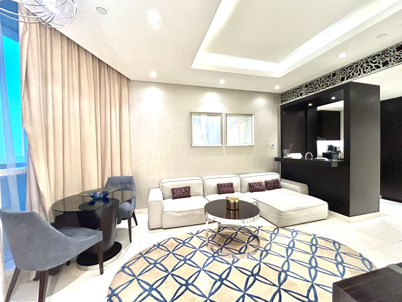 Sky-High One-Bed in the Heart of Downtown