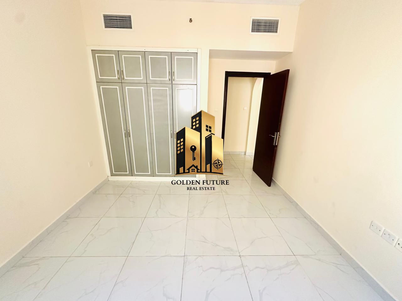 12 Cheque payment - Wardrobe - Coverd parking - Only Family