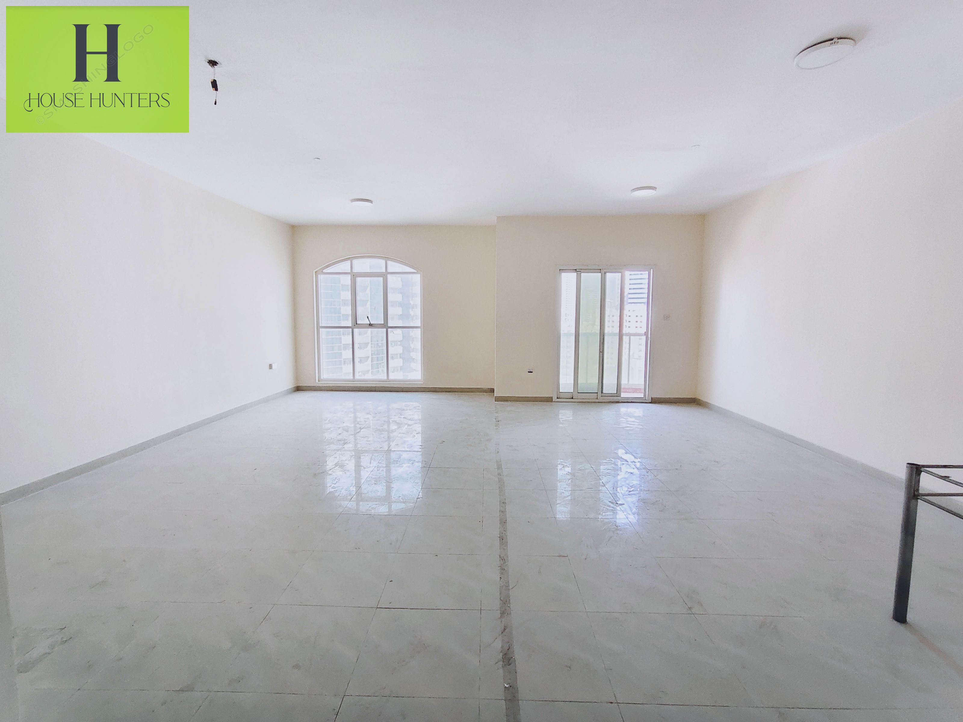 Spacious huge 3BHK With Maid Room 6Cheque In Al Taawun