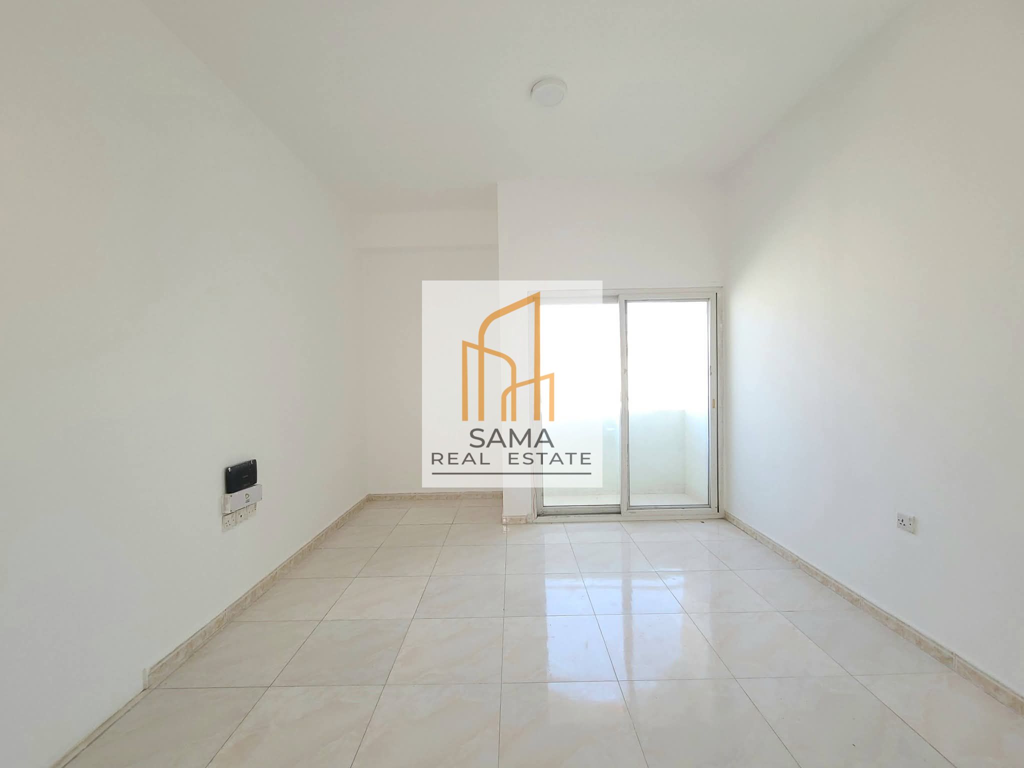 SPACIOUS 1 BHK WITH BALCONY IN G7 BUILDING CLOSE TO BUS STATION RENT 35K