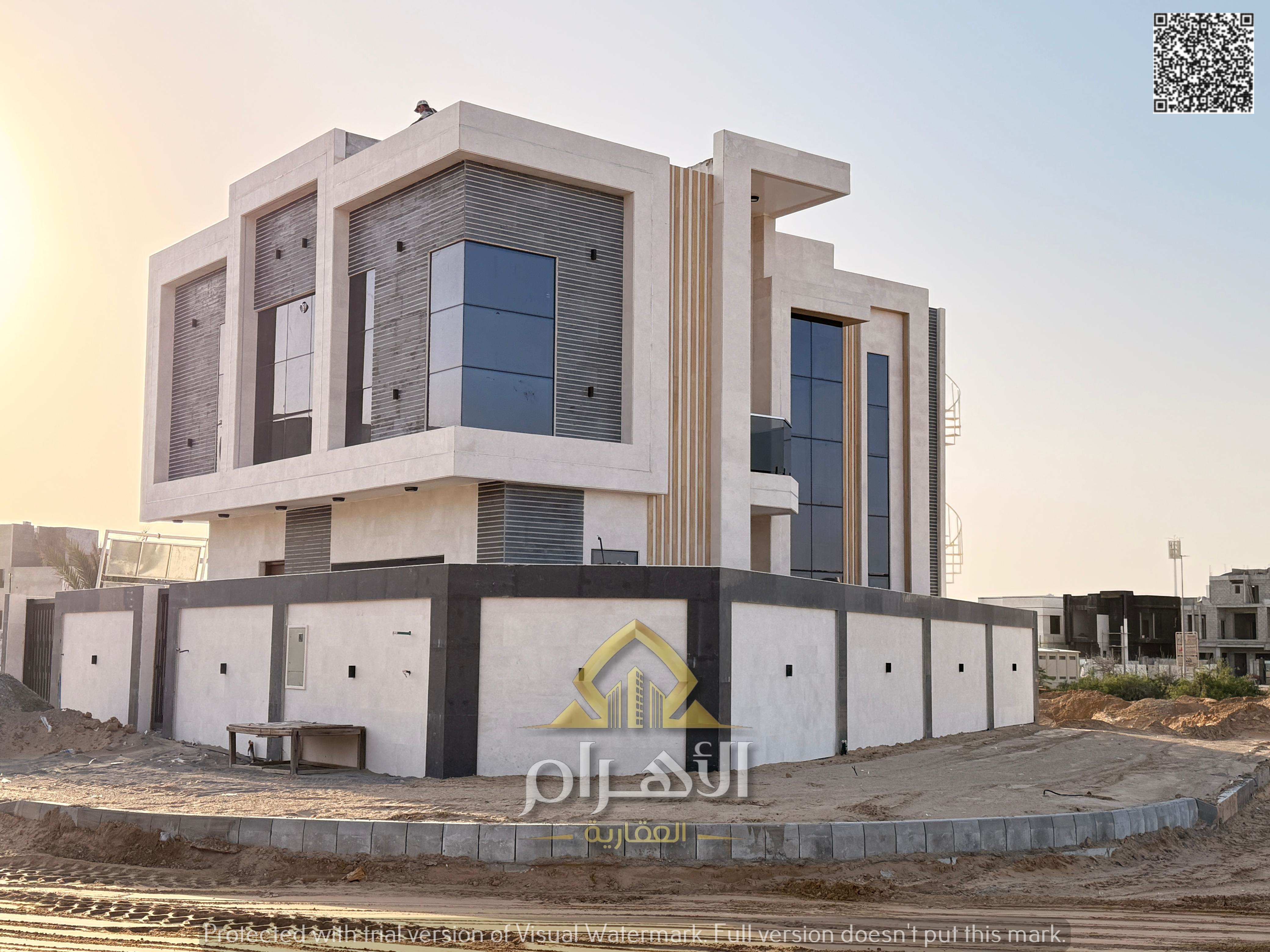 Corner villa, two floors and a roof, including registration and ownership fees - freehold for all nationalities, strategic location close to all servi