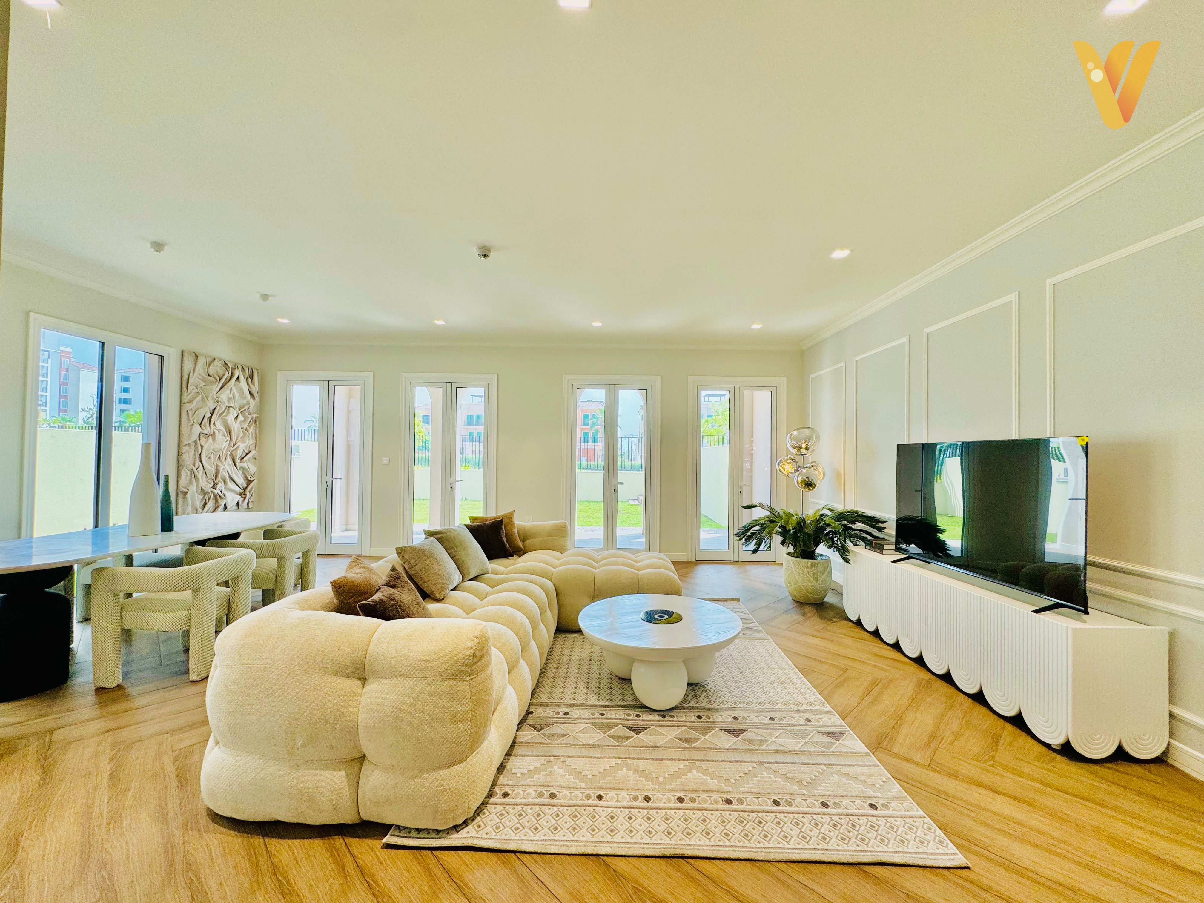 Rare Luxury 4 BR Villa , Jumeirah 1