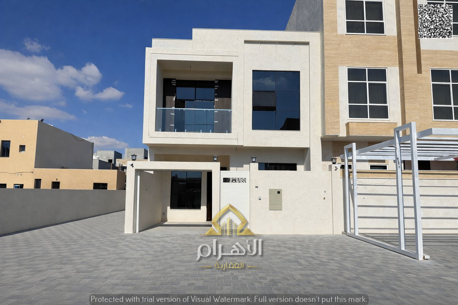 Townhouse - Two floors and a roof - 5 master bedrooms with built-in wardrobes and a roof terrace, strategically located near essential services